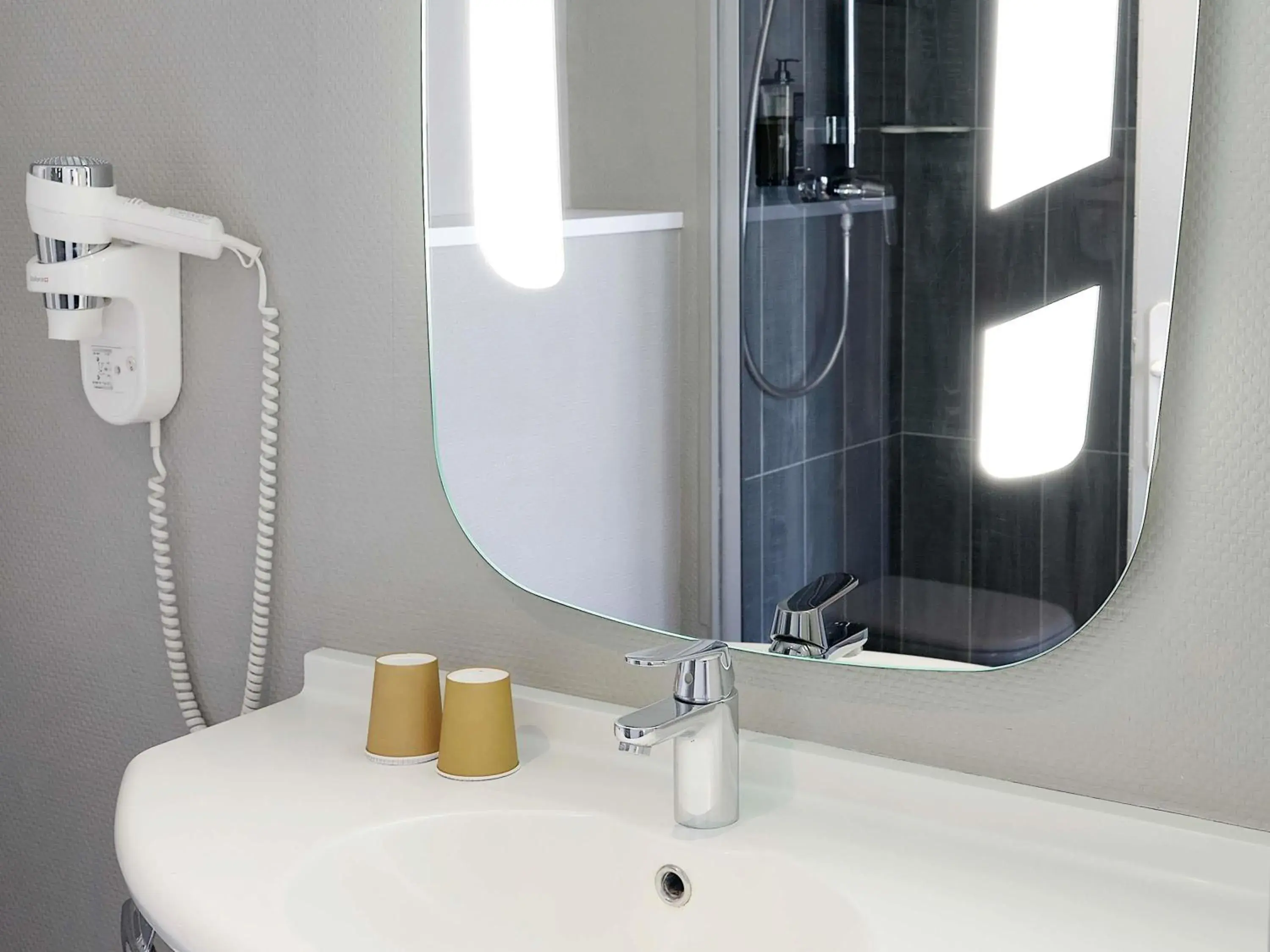 Bedroom in ibis Toulouse Gare Matabiau Bedroom in ibis Toulouse Gare Matabiau