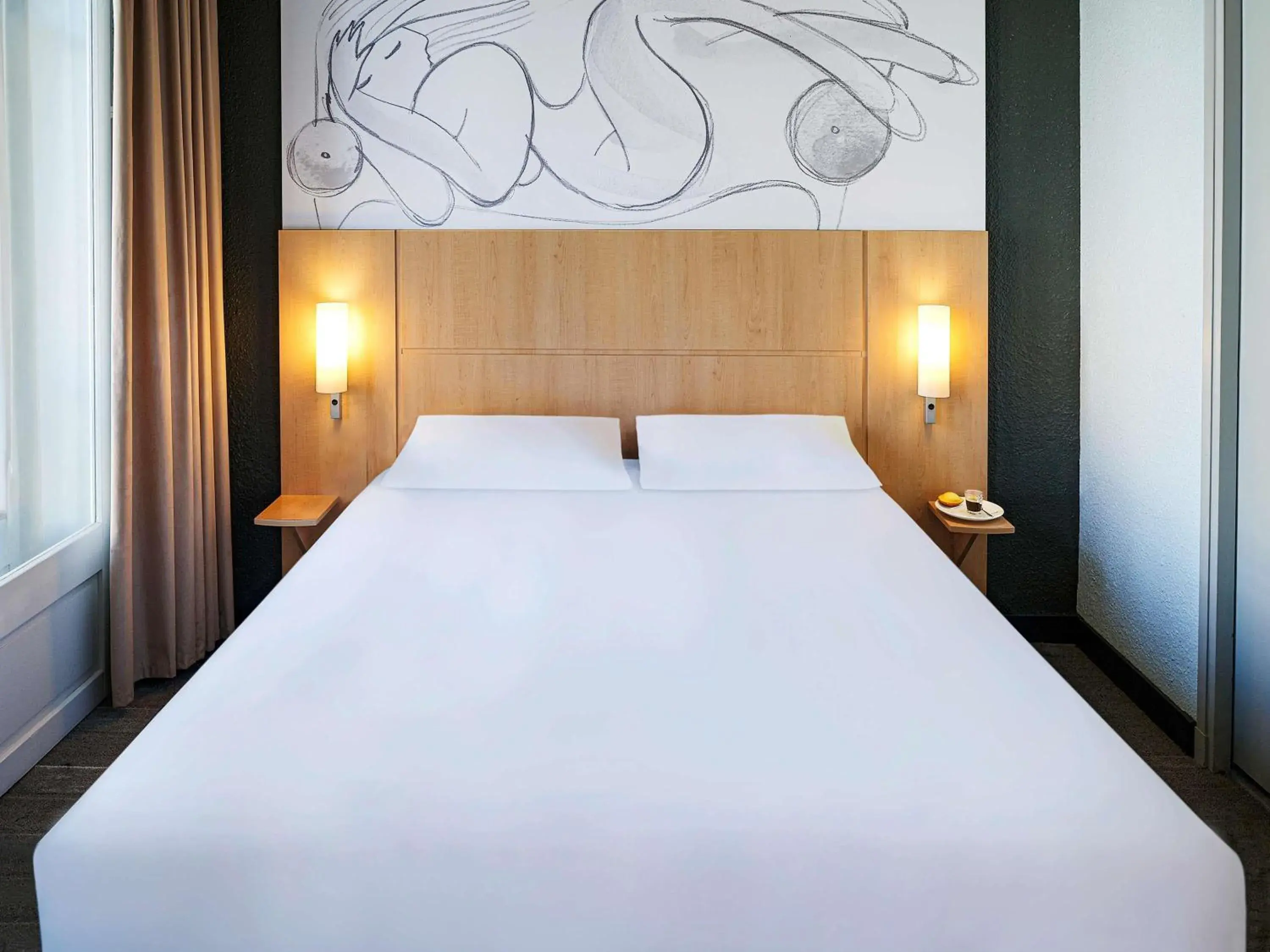 Bedroom, Bed in ibis Toulouse Gare Matabiau Bedroom, Bed in ibis Toulouse Gare Matabiau