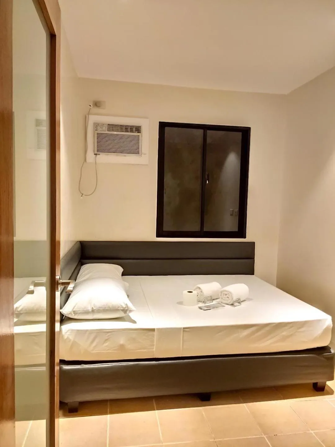 Bed in The Hub District Garden Suites