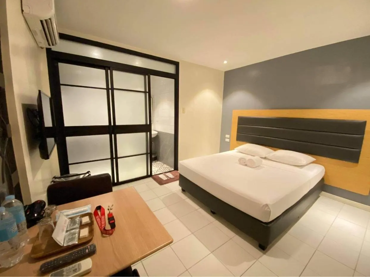 Bed in The Hub District Garden Suites