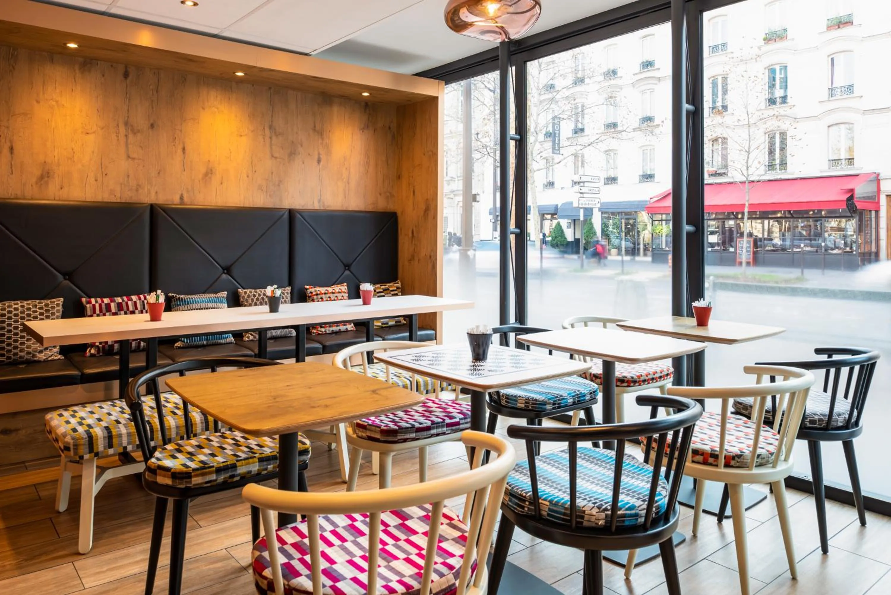 Restaurant/places to eat in ibis Paris Gare de Lyon Diderot