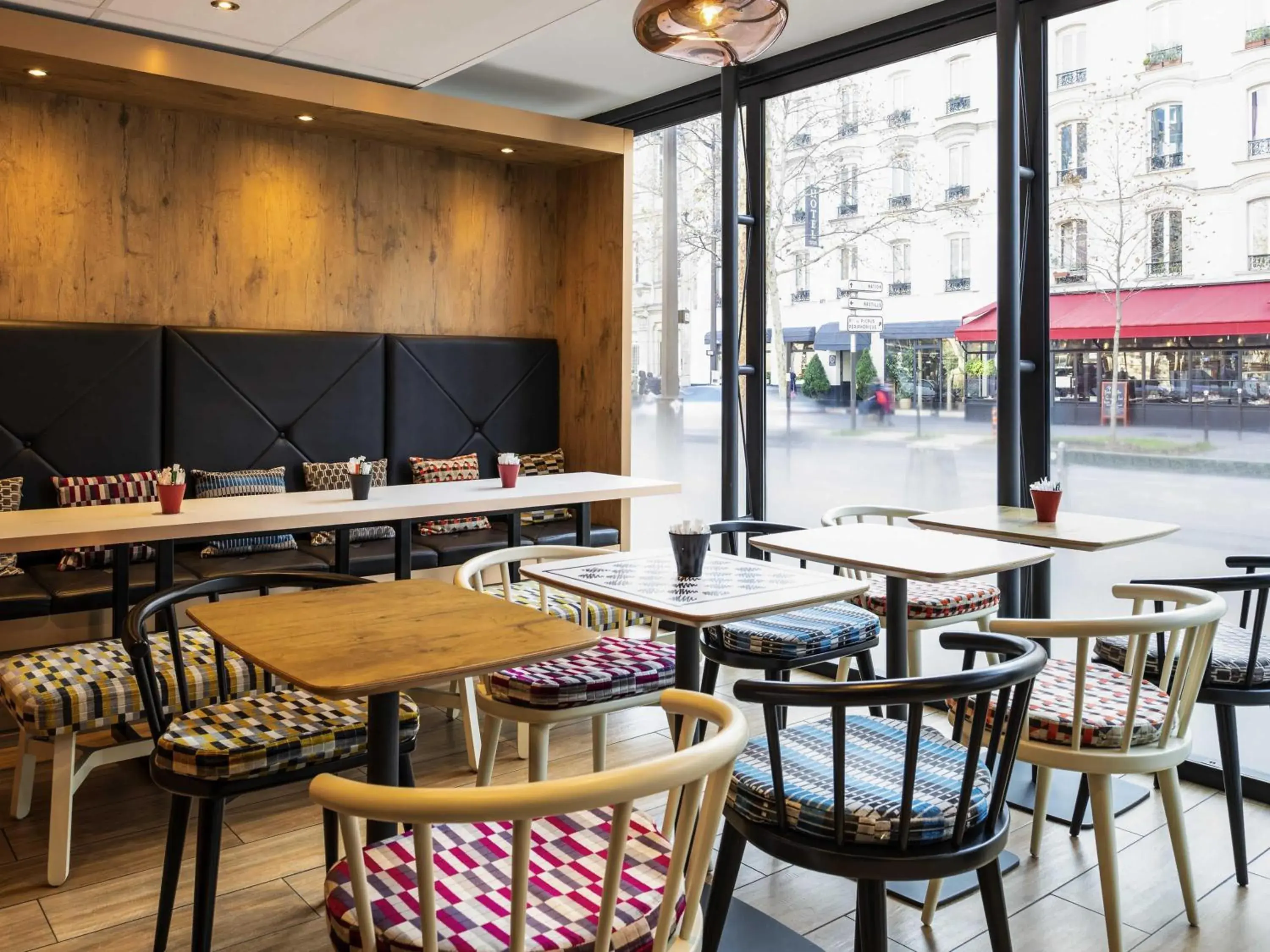 Lounge or bar in ibis Paris Gare de Lyon Diderot Lounge or bar in ibis Paris Gare de Lyon Diderot