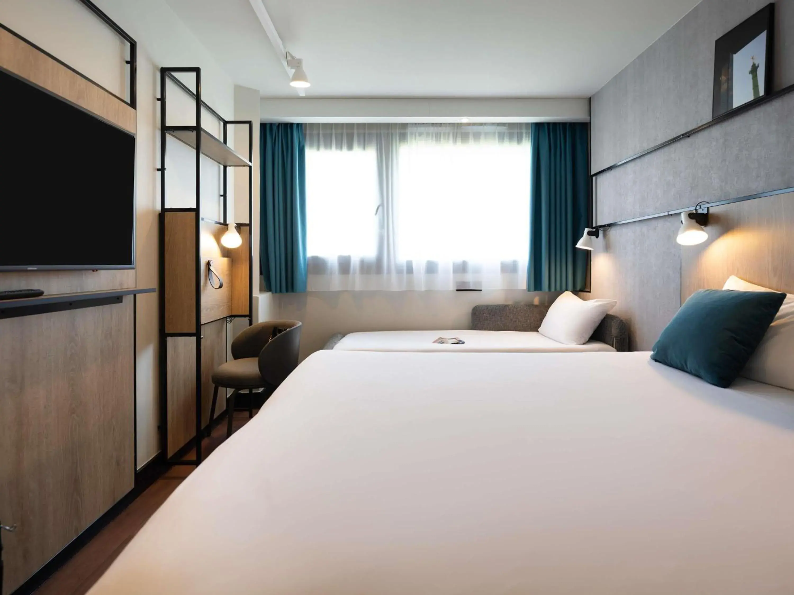 Bedroom, Bed in ibis Paris Gare de Lyon Diderot Bedroom, Bed in ibis Paris Gare de Lyon Diderot