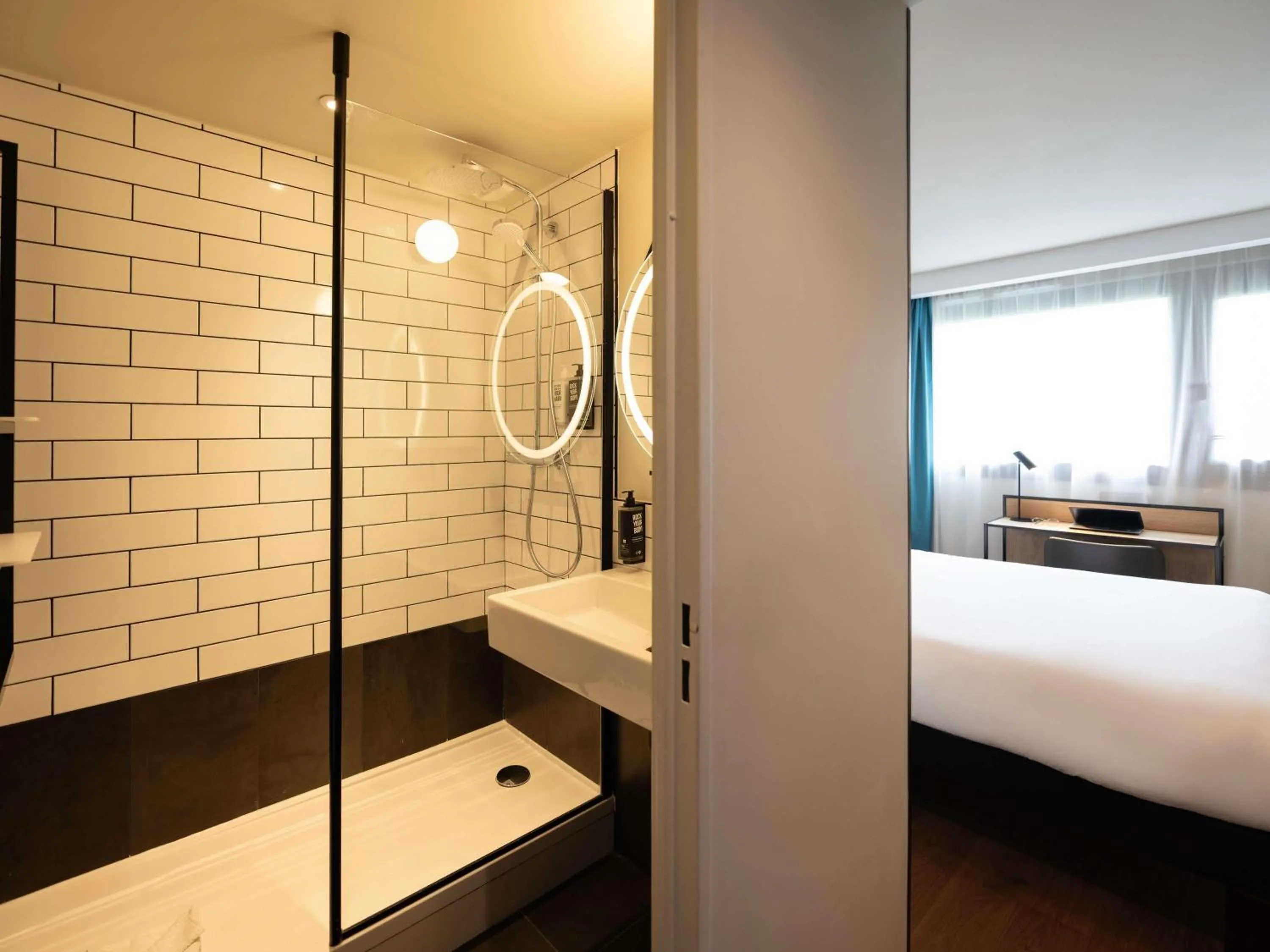 Bedroom, Bed in ibis Paris Gare de Lyon Diderot
