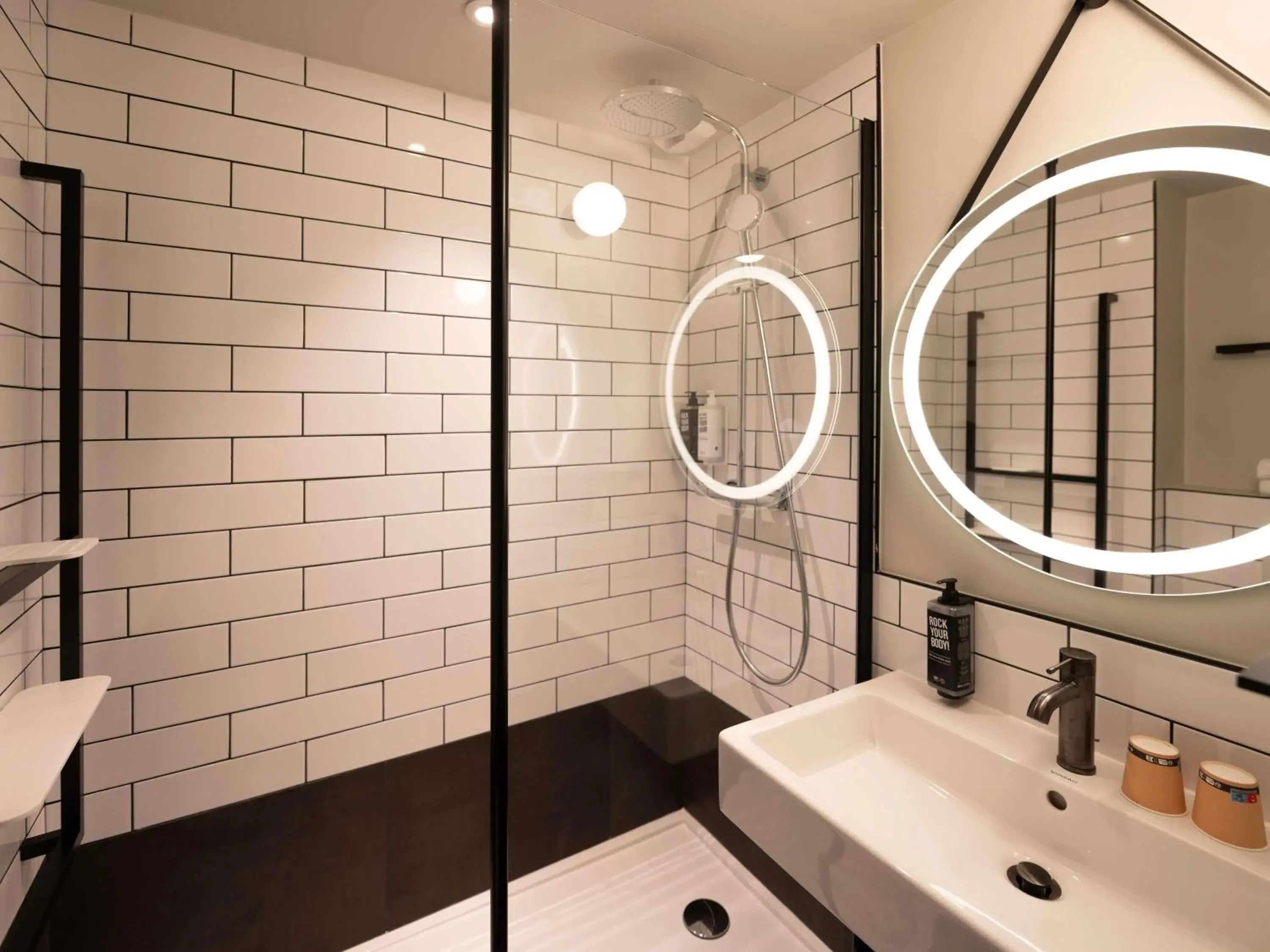 Bedroom in ibis Paris Gare de Lyon Diderot Bedroom in ibis Paris Gare de Lyon Diderot