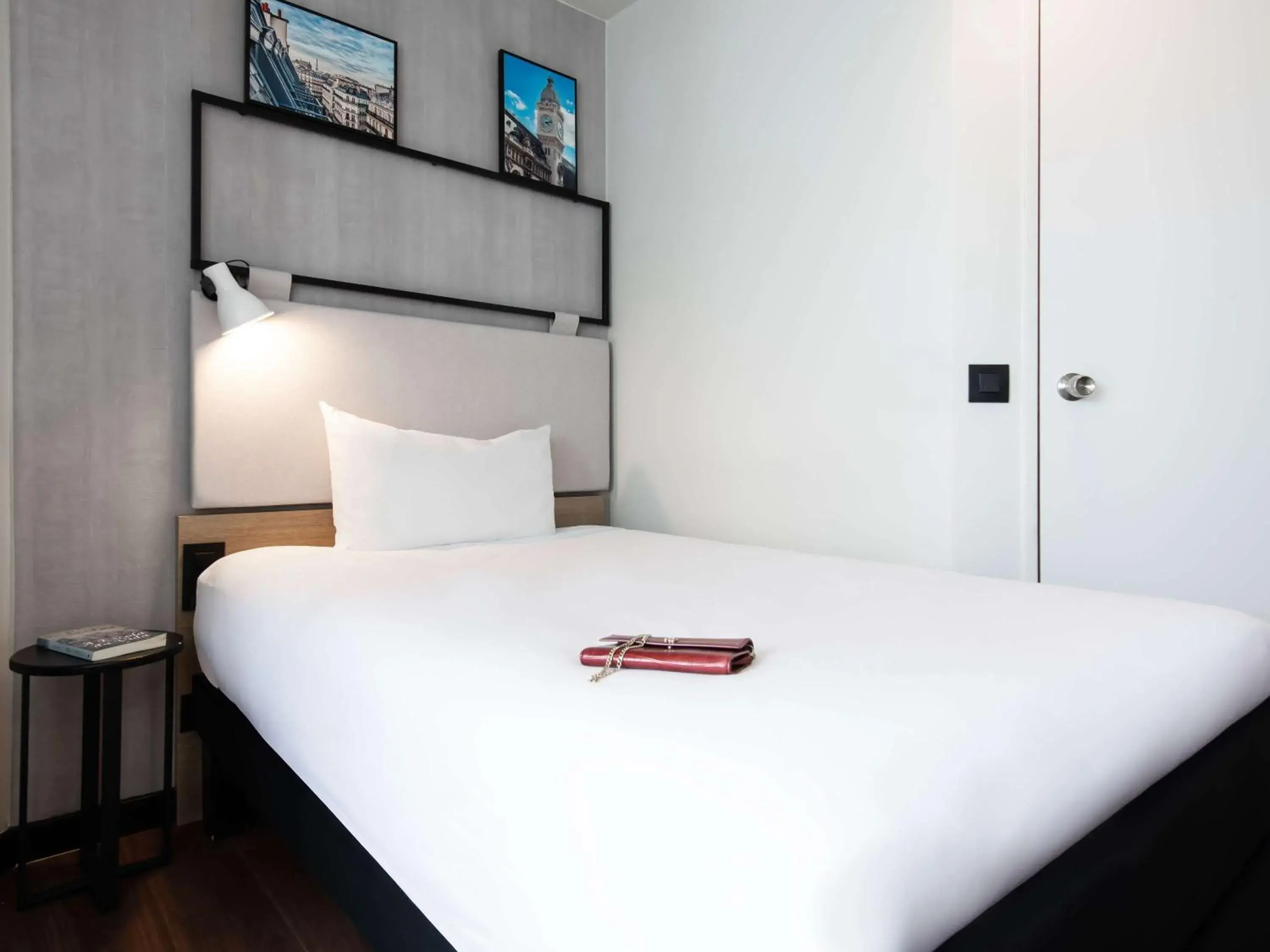 Bedroom, Bed in ibis Paris Gare de Lyon Diderot Bedroom, Bed in ibis Paris Gare de Lyon Diderot