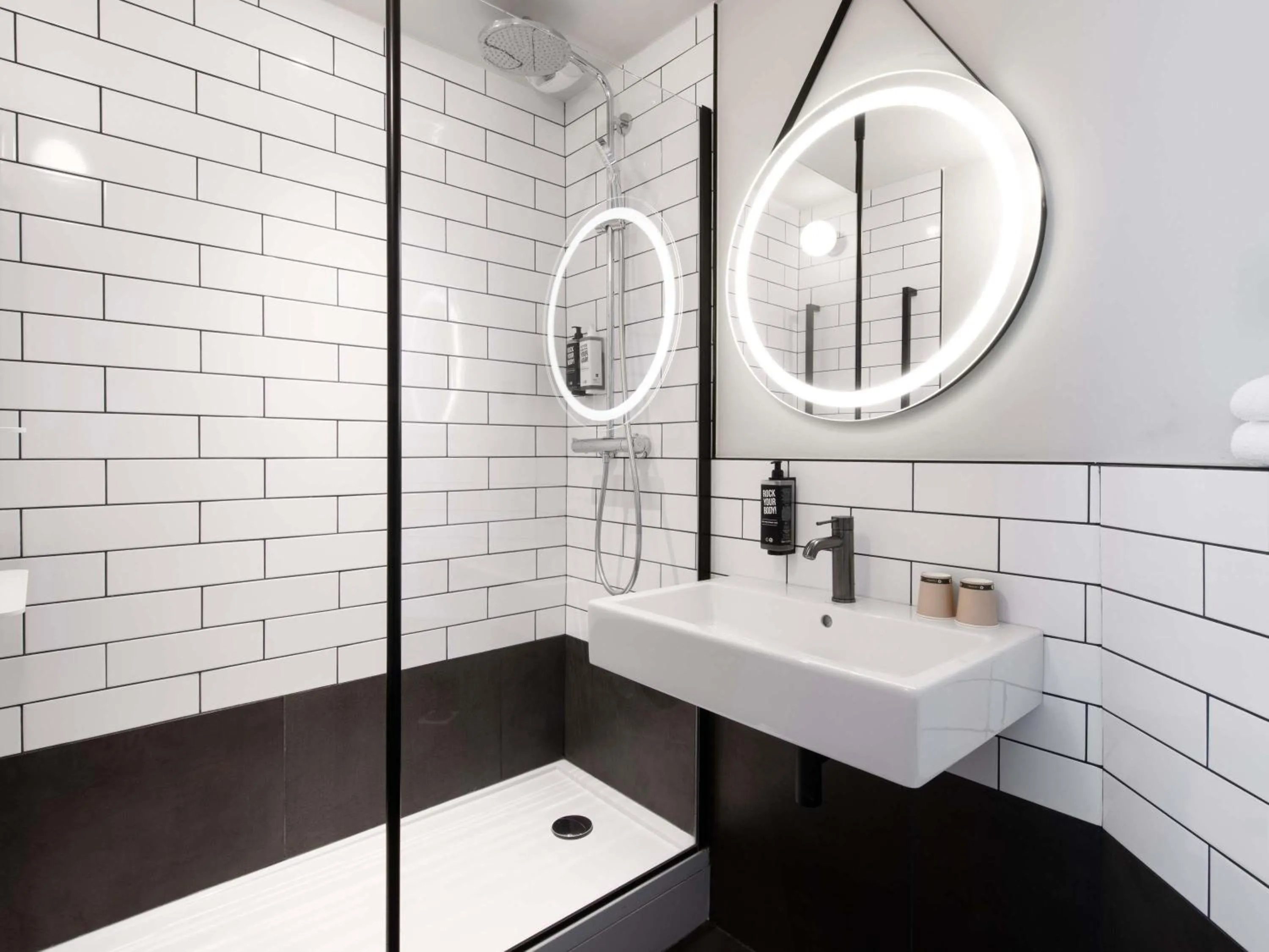 Bedroom in ibis Paris Gare de Lyon Diderot