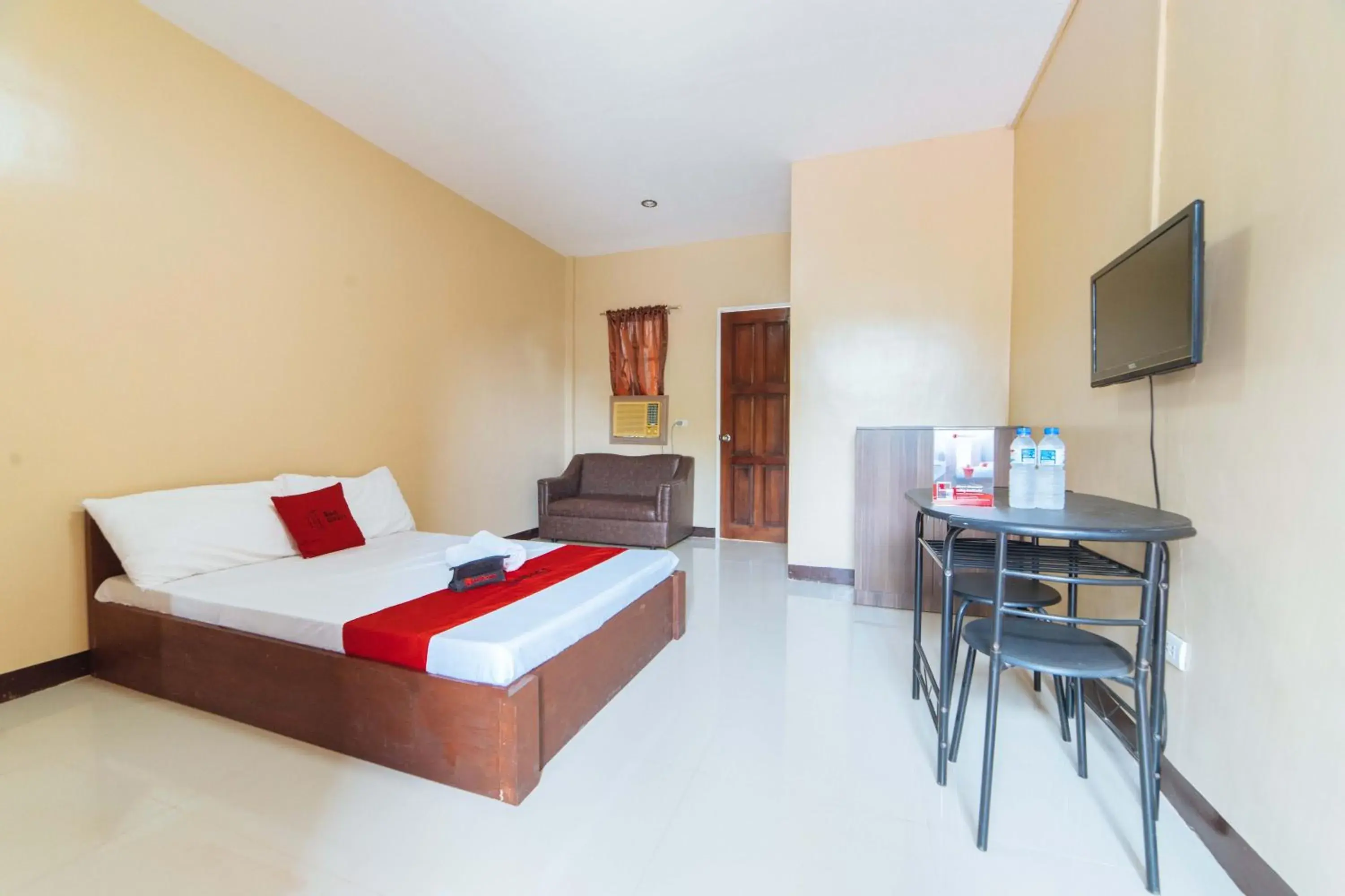 Bed in RedDoorz @ Lagao General Santos Bed in RedDoorz @ Lagao General Santos