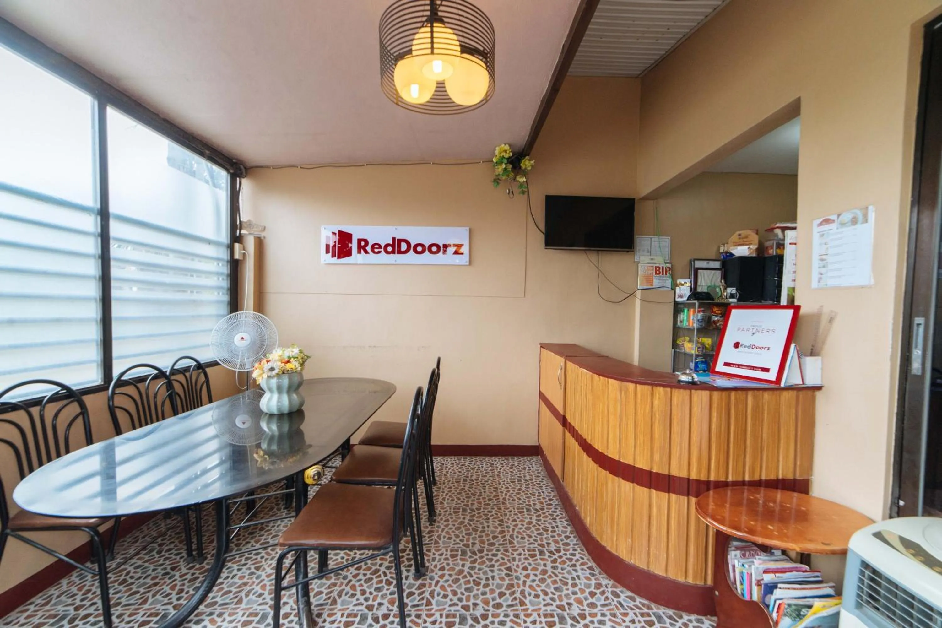 Seating area in RedDoorz @ Lagao General Santos