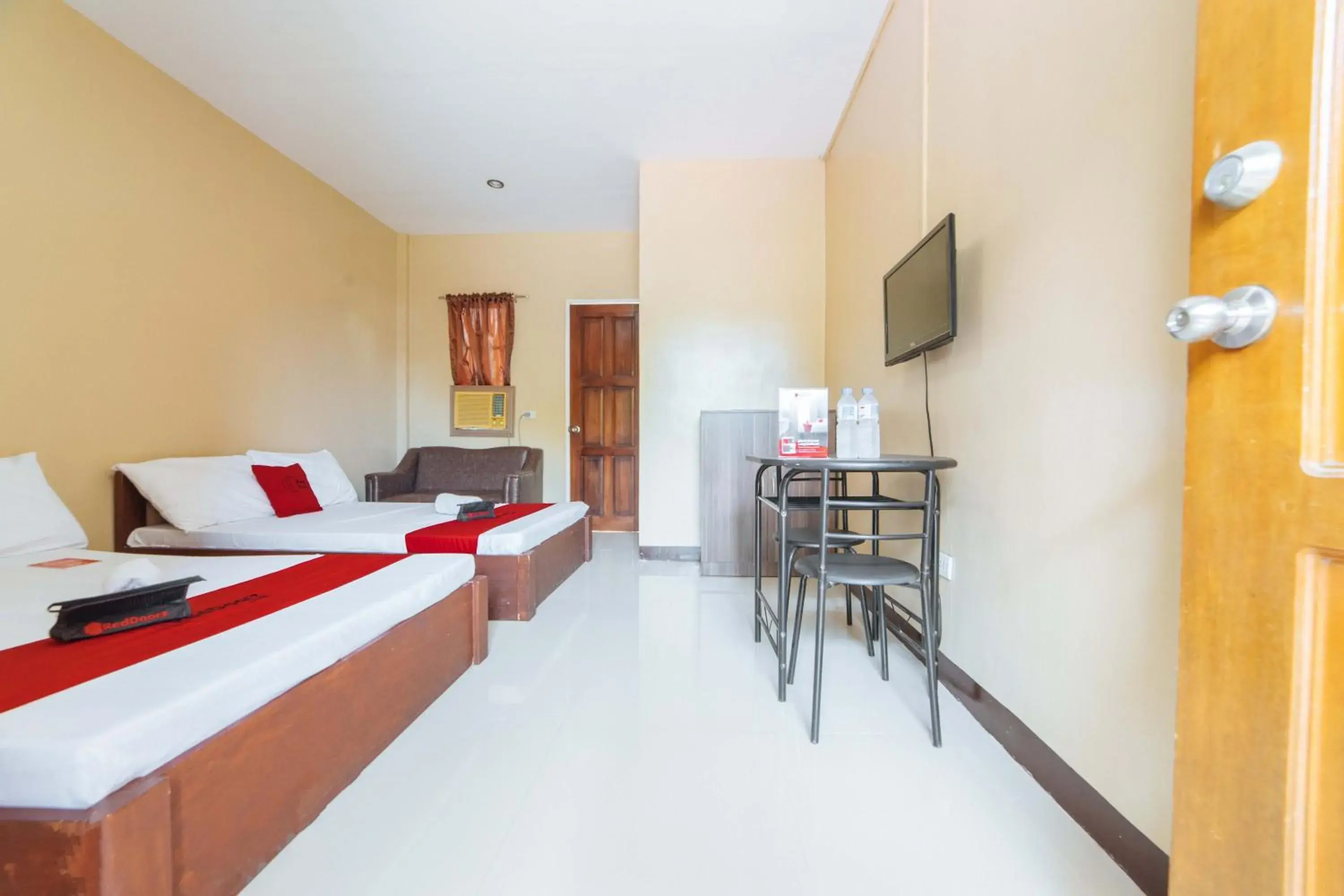 Bed in RedDoorz @ Lagao General Santos Bed in RedDoorz @ Lagao General Santos