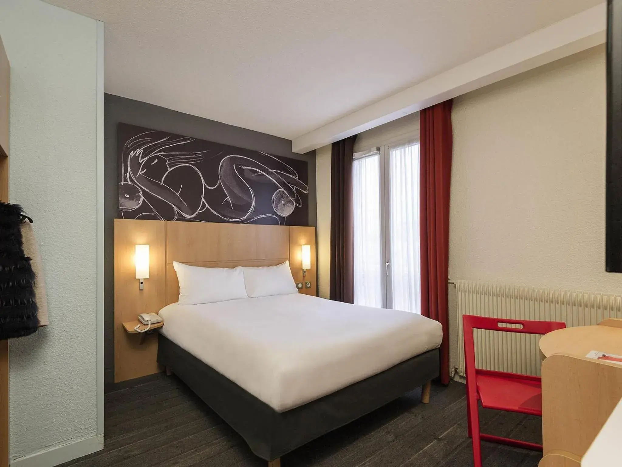 Bedroom, Bed in ibis Paris Vaugirard Porte de Versailles Bedroom, Bed in ibis Paris Vaugirard Porte de Versailles