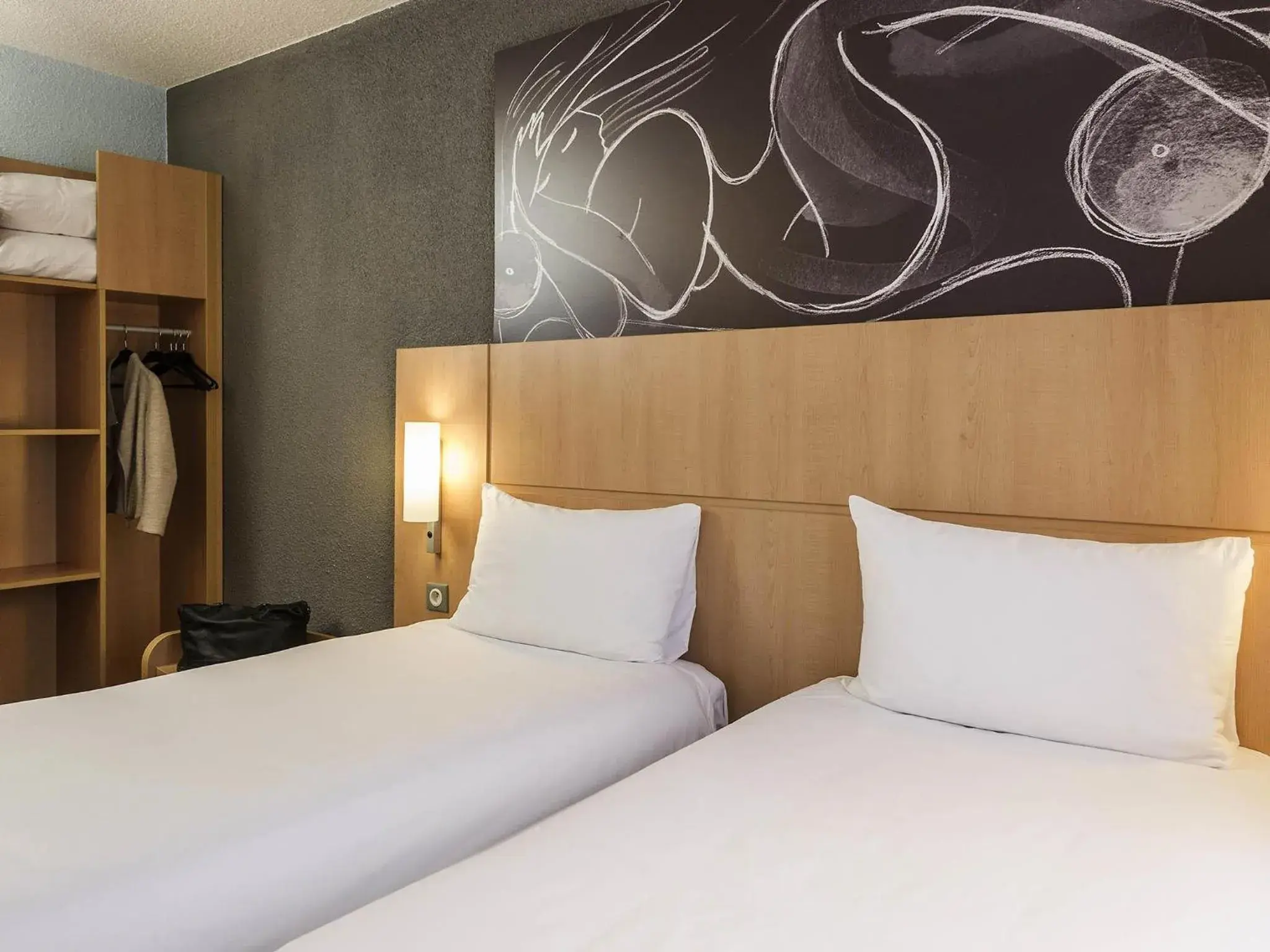 Bedroom, Bed in ibis Paris Vaugirard Porte de Versailles Bedroom, Bed in ibis Paris Vaugirard Porte de Versailles