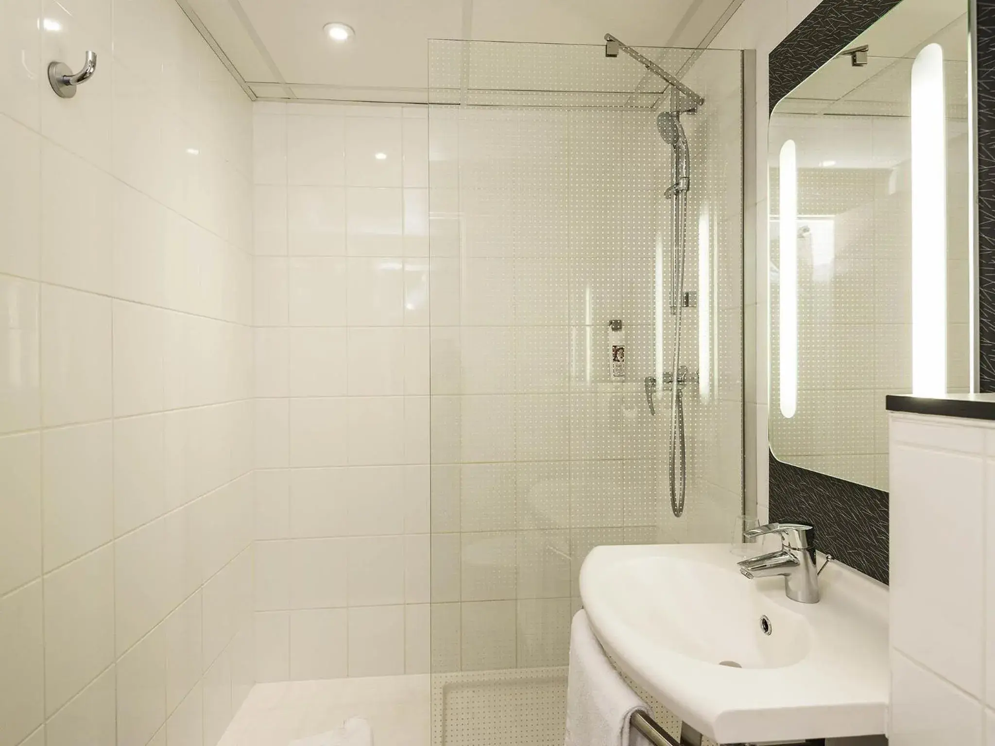 Bedroom in ibis Paris Vaugirard Porte de Versailles Bedroom in ibis Paris Vaugirard Porte de Versailles