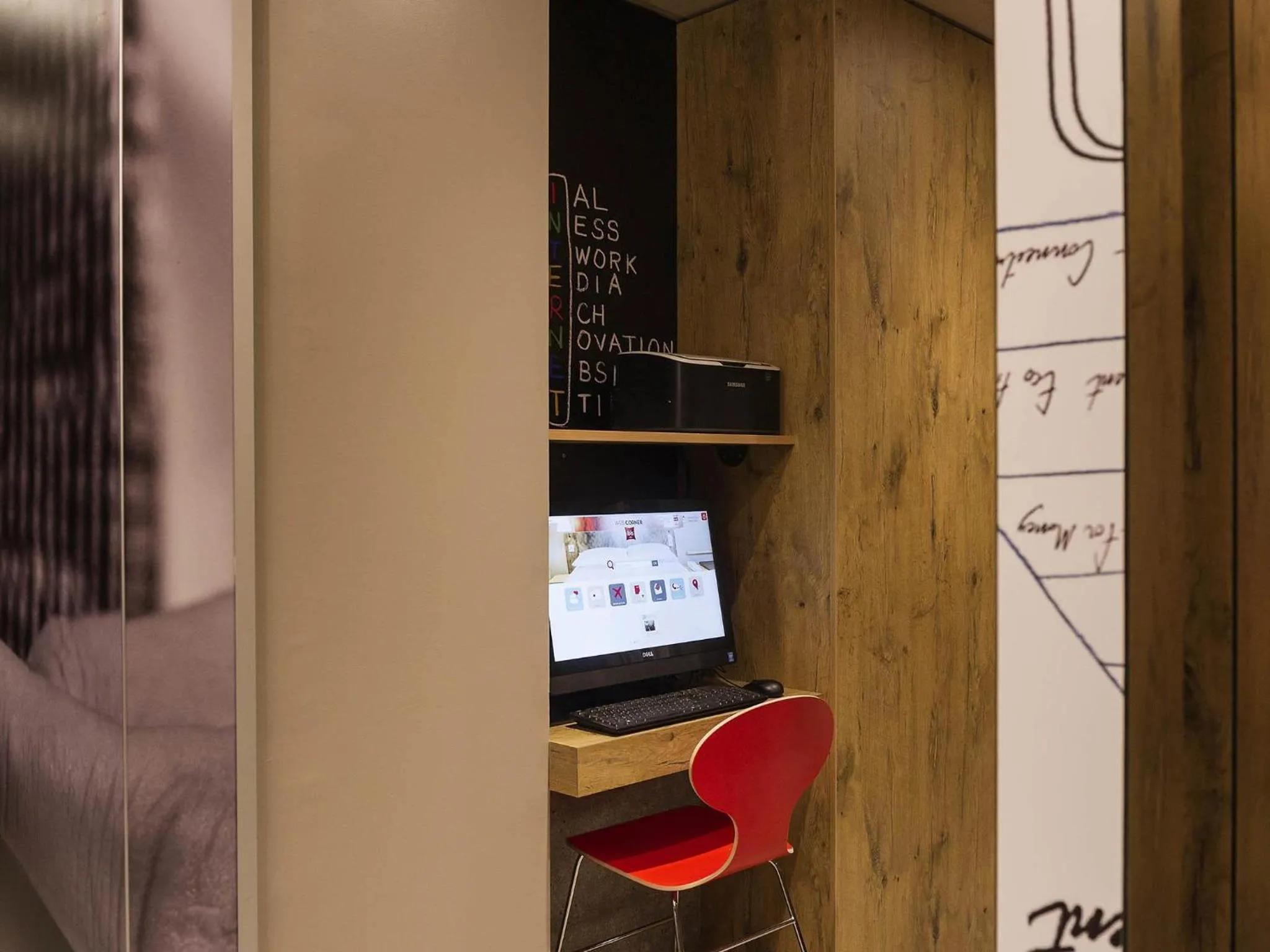 Property building in ibis Paris Vaugirard Porte de Versailles