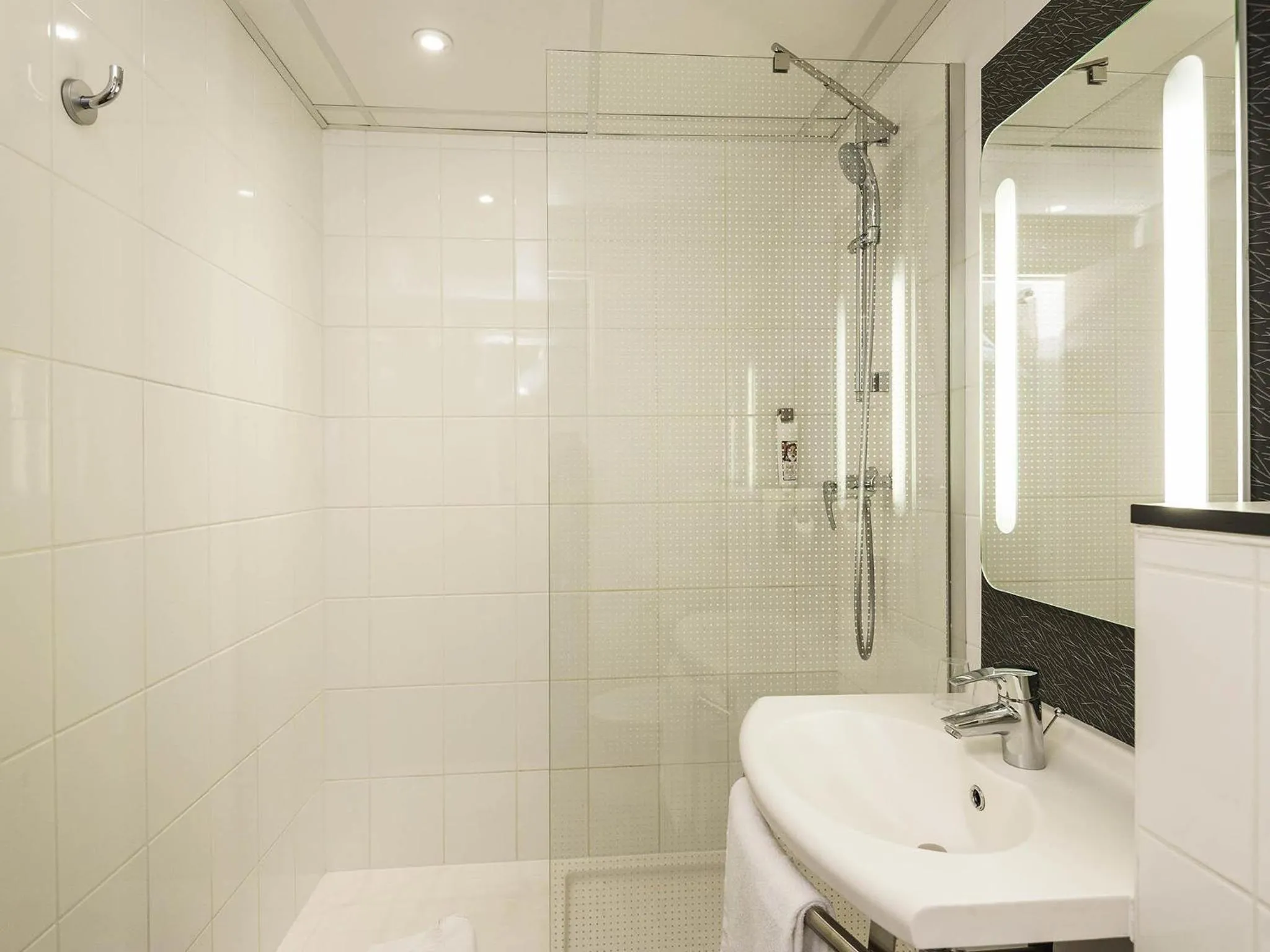 Bedroom in ibis Paris Vaugirard Porte de Versailles