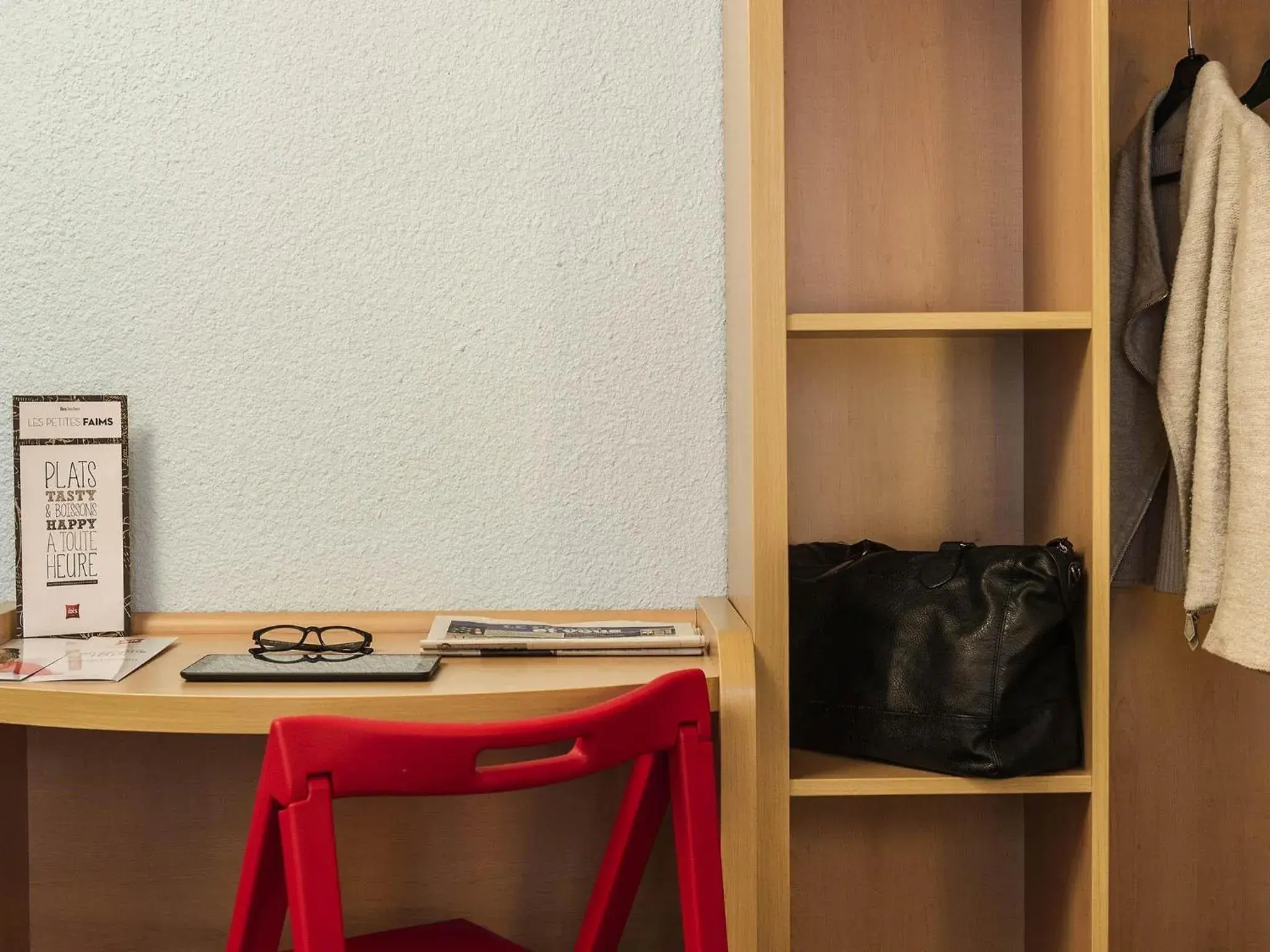 Bedroom in ibis Paris Vaugirard Porte de Versailles Bedroom in ibis Paris Vaugirard Porte de Versailles