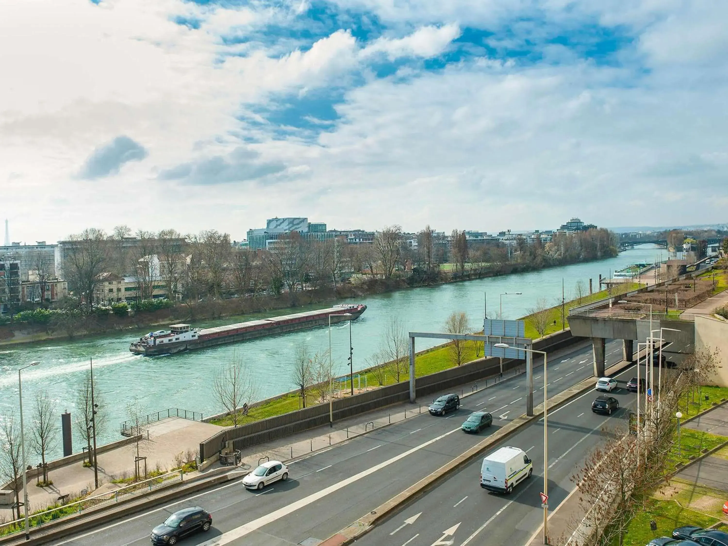 Property building in ibis Paris La Defense Courbevoie Property building in ibis Paris La Defense Courbevoie