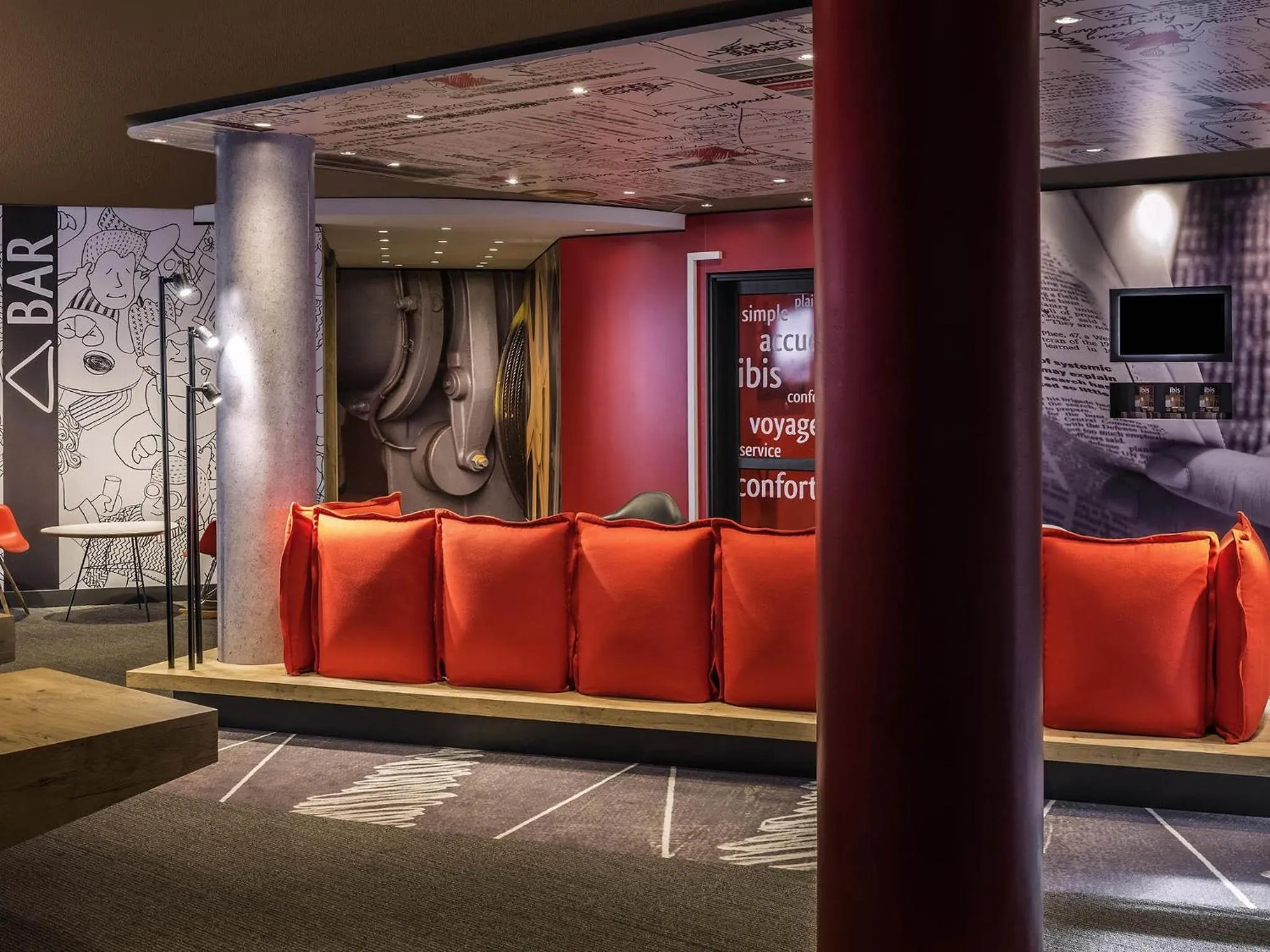 Lounge or bar in ibis Paris La Defense Courbevoie