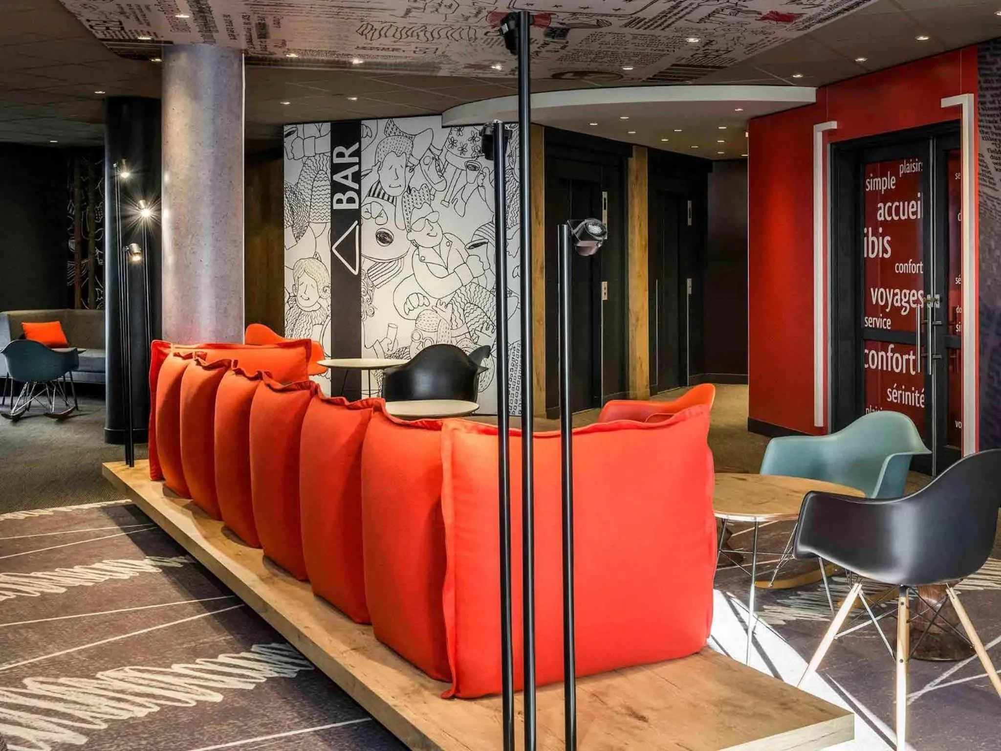 Lounge or bar in ibis Paris La Defense Courbevoie