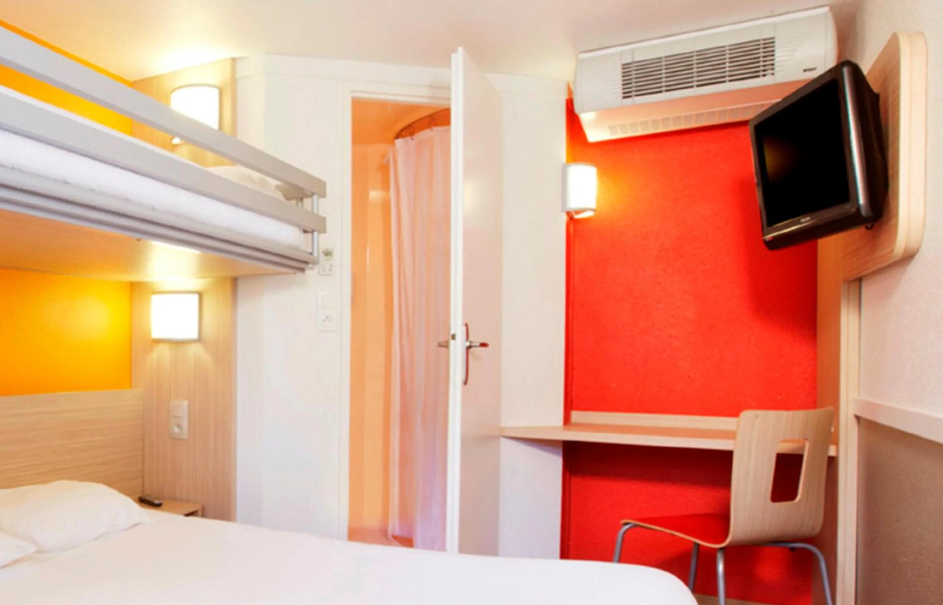 TV and multimedia, Bed in Premiere Classe Lille Nord Roncq