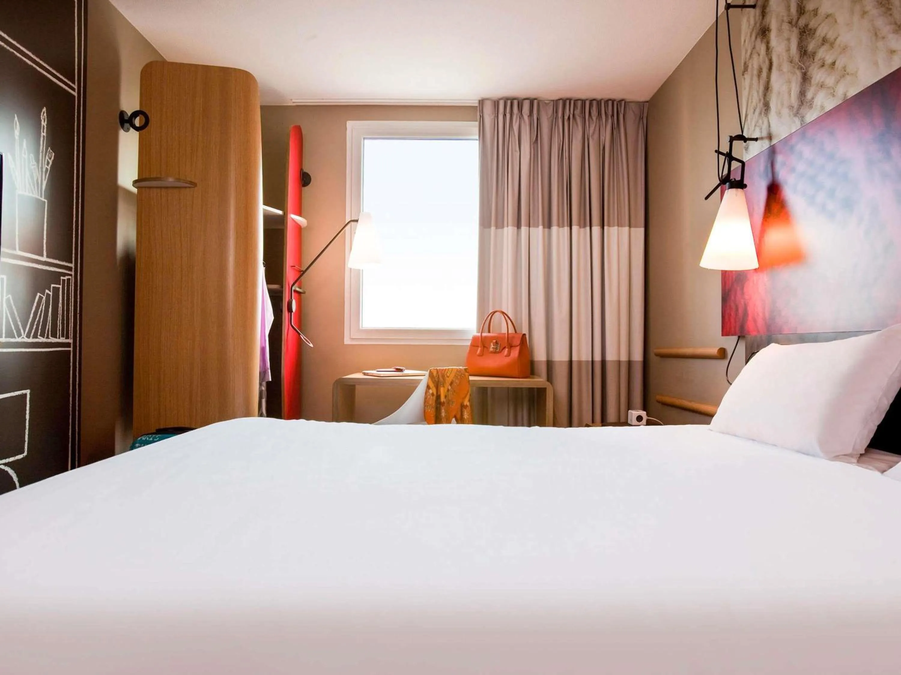 Bedroom, Bed in ibis Paris Porte de Clichy Centre