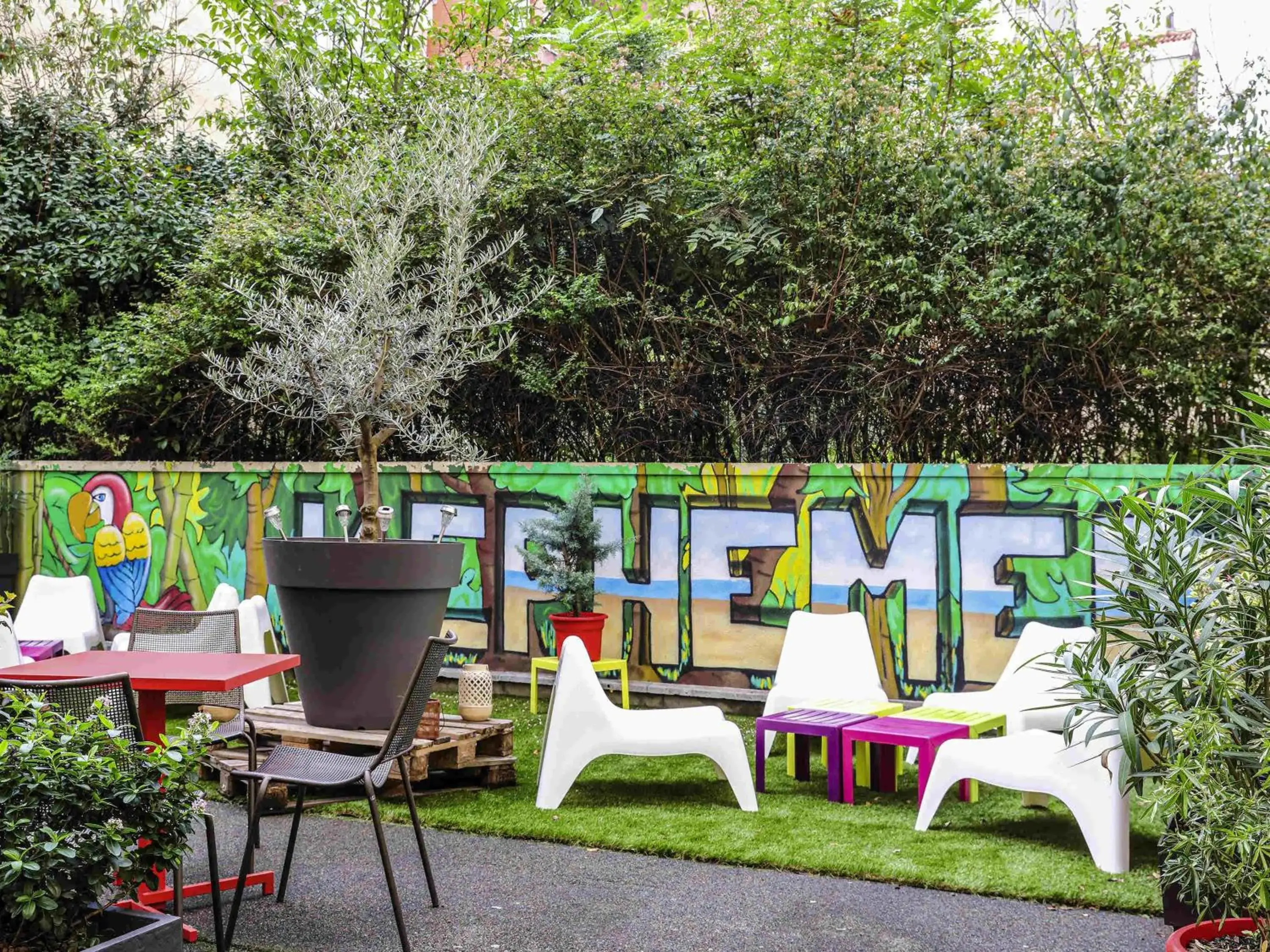 Lounge or bar in ibis Paris Porte de Clichy Centre Lounge or bar in ibis Paris Porte de Clichy Centre