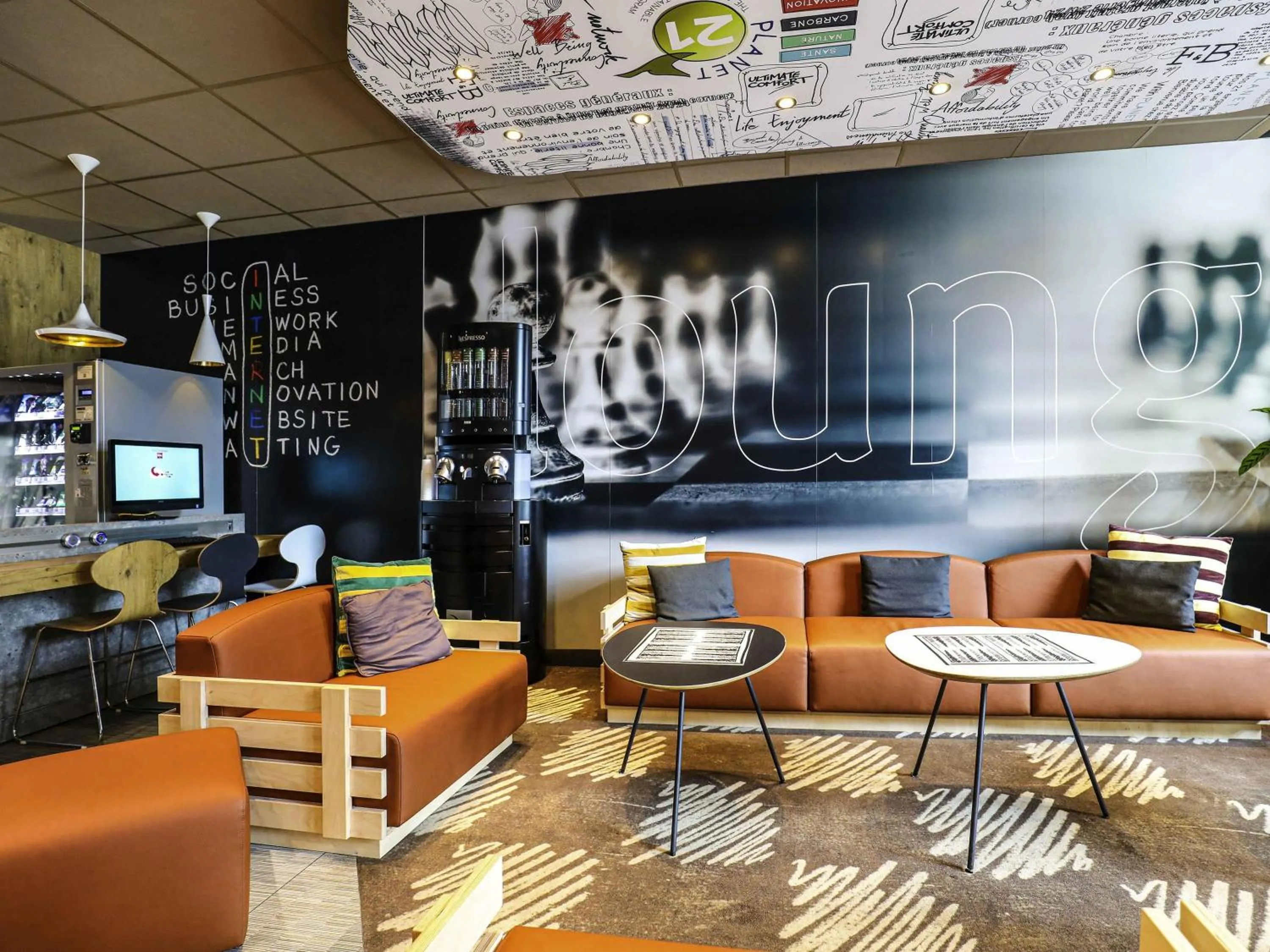 Lounge or bar in ibis Paris Porte de Clichy Centre