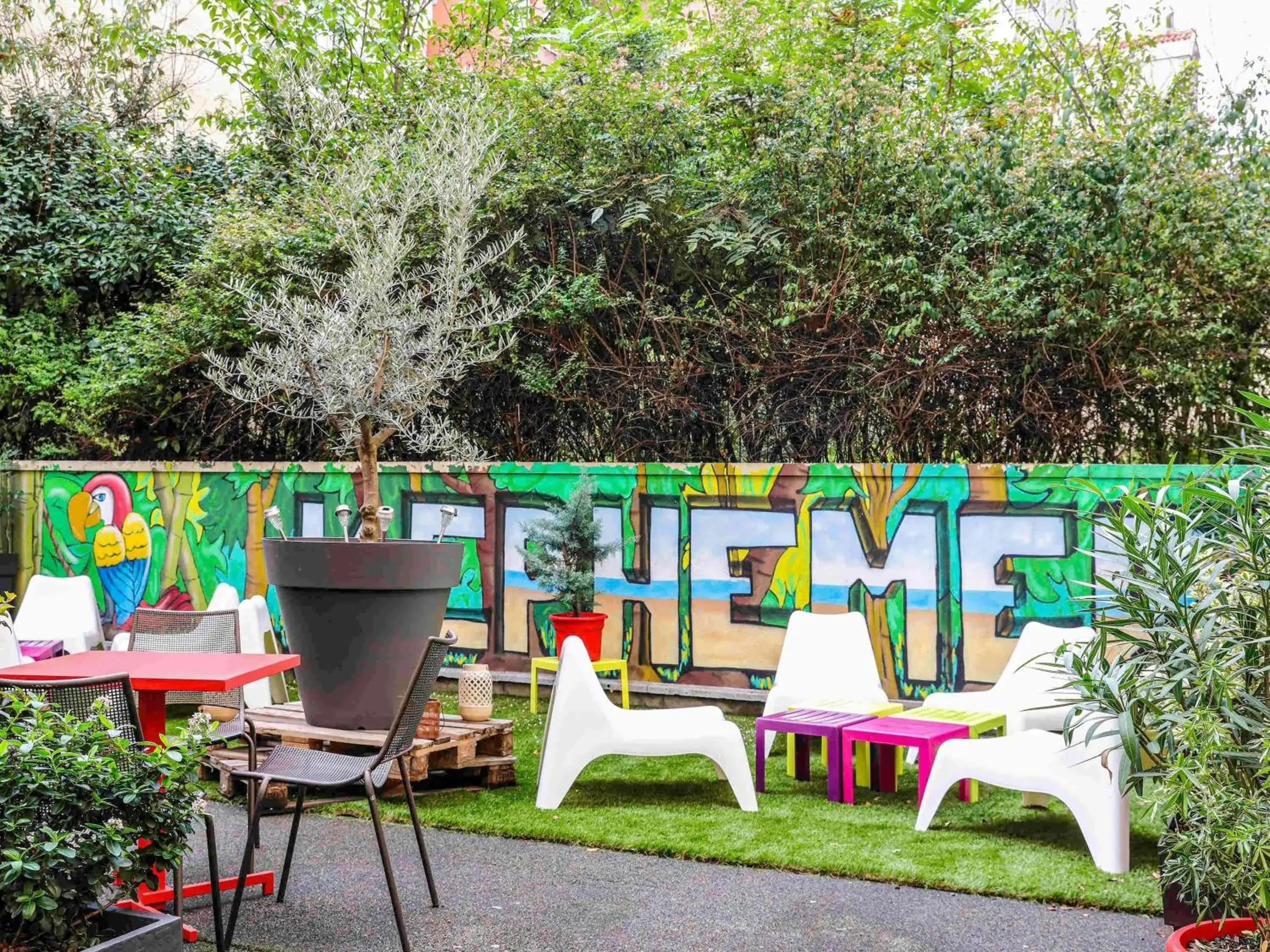 Property building in ibis Paris Porte de Clichy Centre Property building in ibis Paris Porte de Clichy Centre