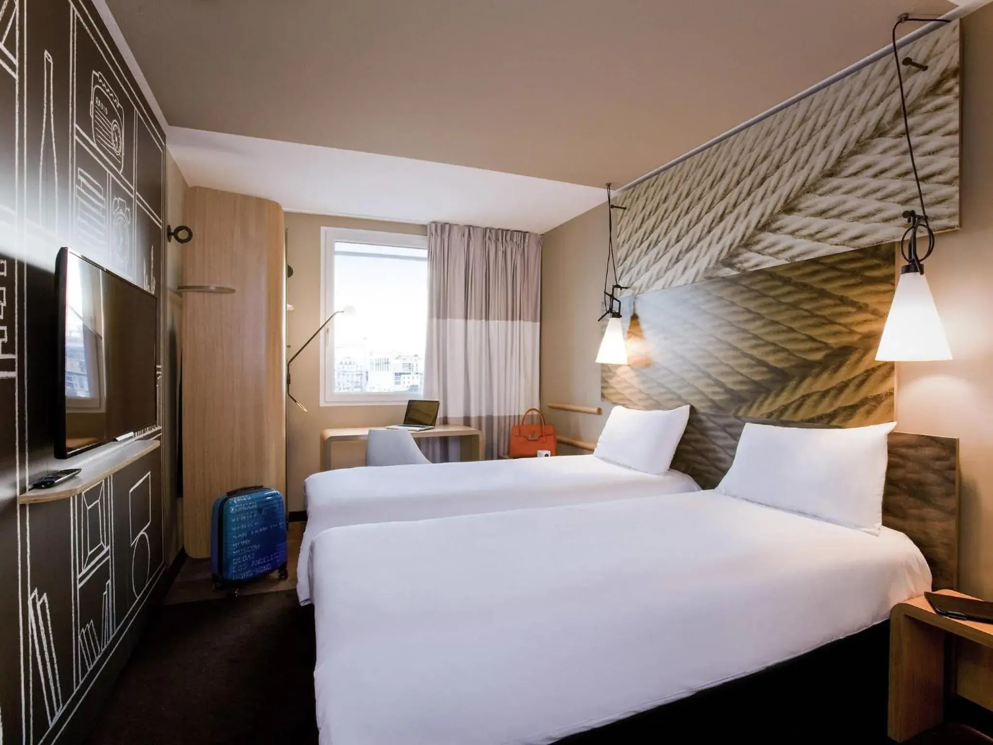 Bedroom, Bed in ibis Paris Porte de Clichy Centre Bedroom, Bed in ibis Paris Porte de Clichy Centre