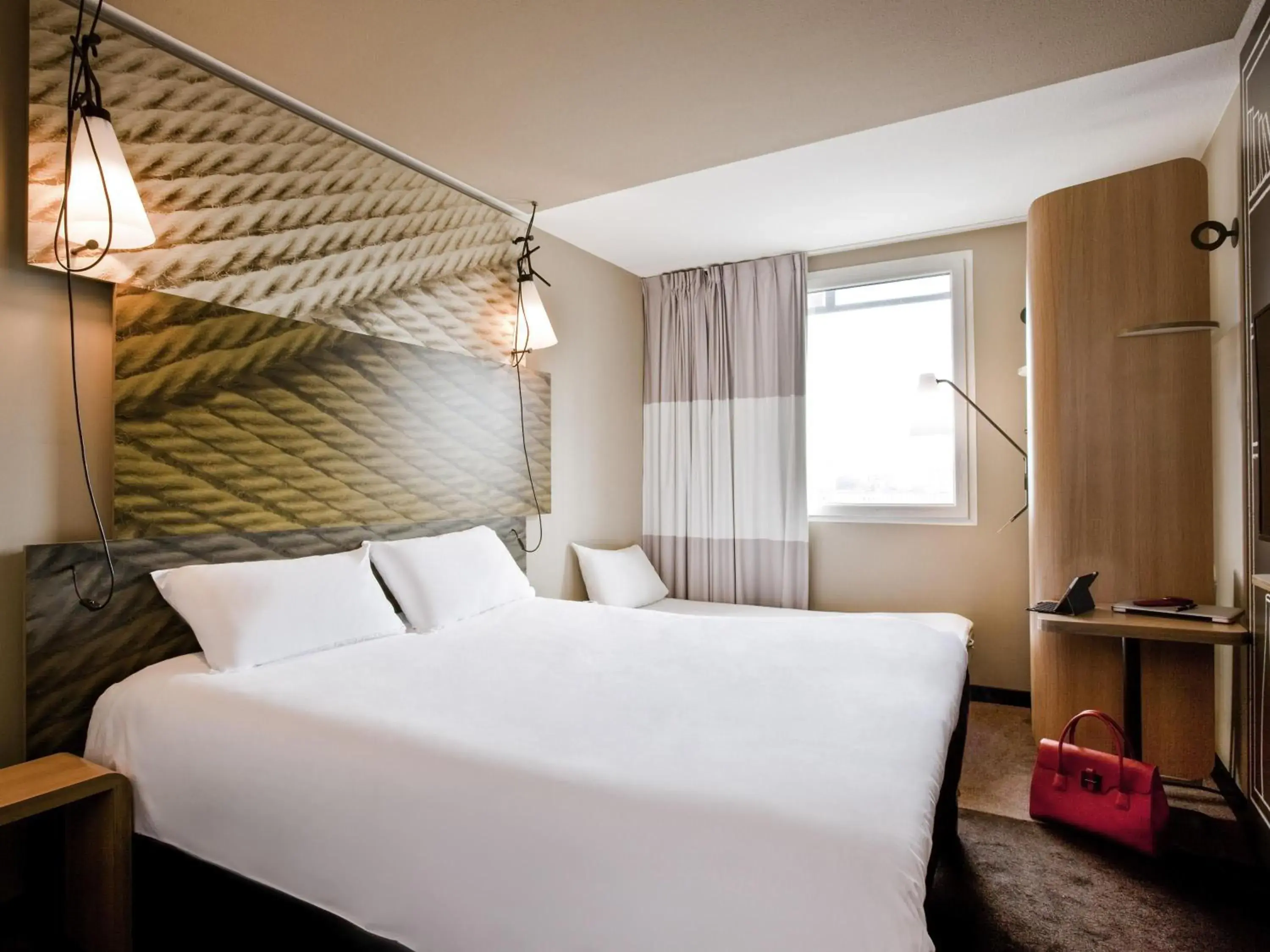 Bedroom, Bed in ibis Paris Porte de Clichy Centre Bedroom, Bed in ibis Paris Porte de Clichy Centre