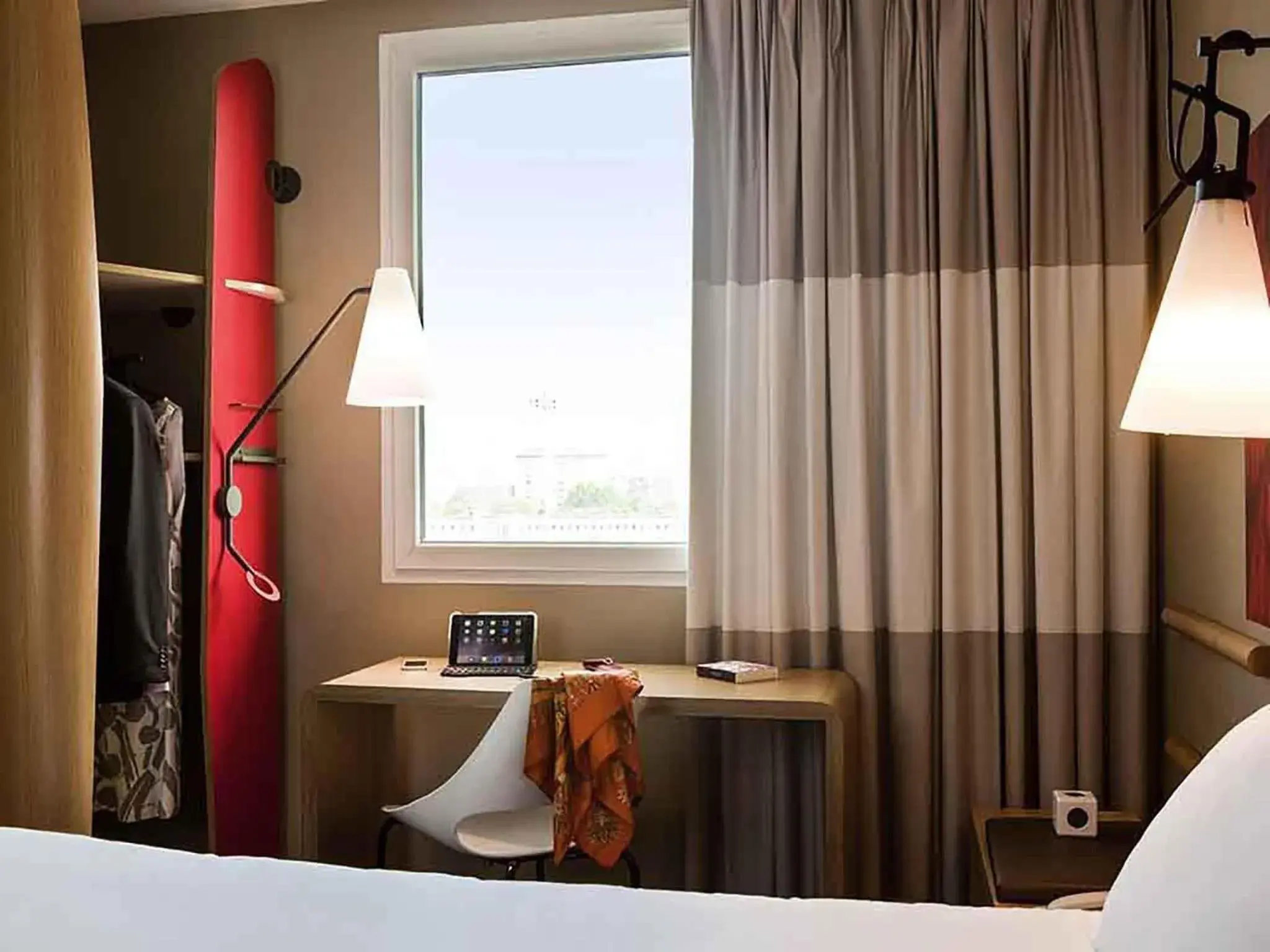 Bedroom, Bed in ibis Paris Porte de Clichy Centre Bedroom, Bed in ibis Paris Porte de Clichy Centre