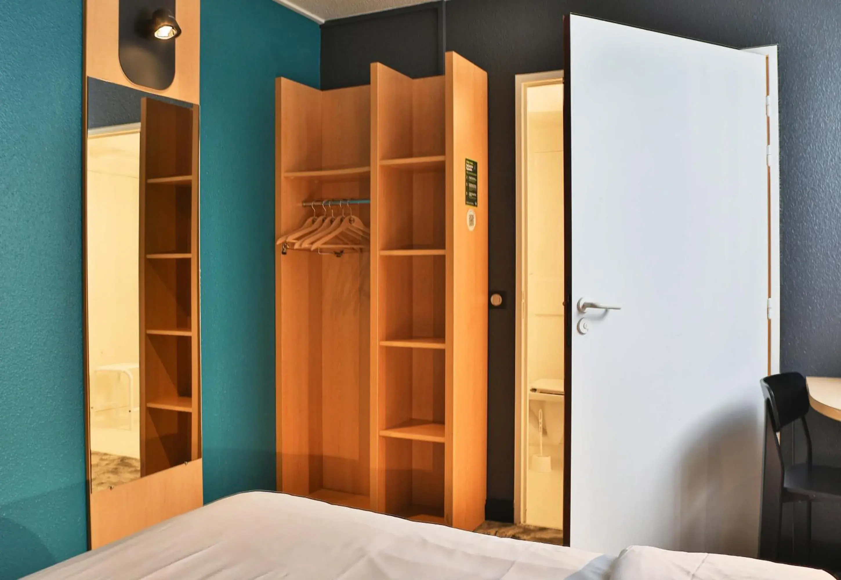 Double Room - Disability Access in B&B HOTEL Les Sables-d'Olonne Centre Gare Double Room - Disability Access in B&B HOTEL Les Sables-d'Olonne Centre Gare