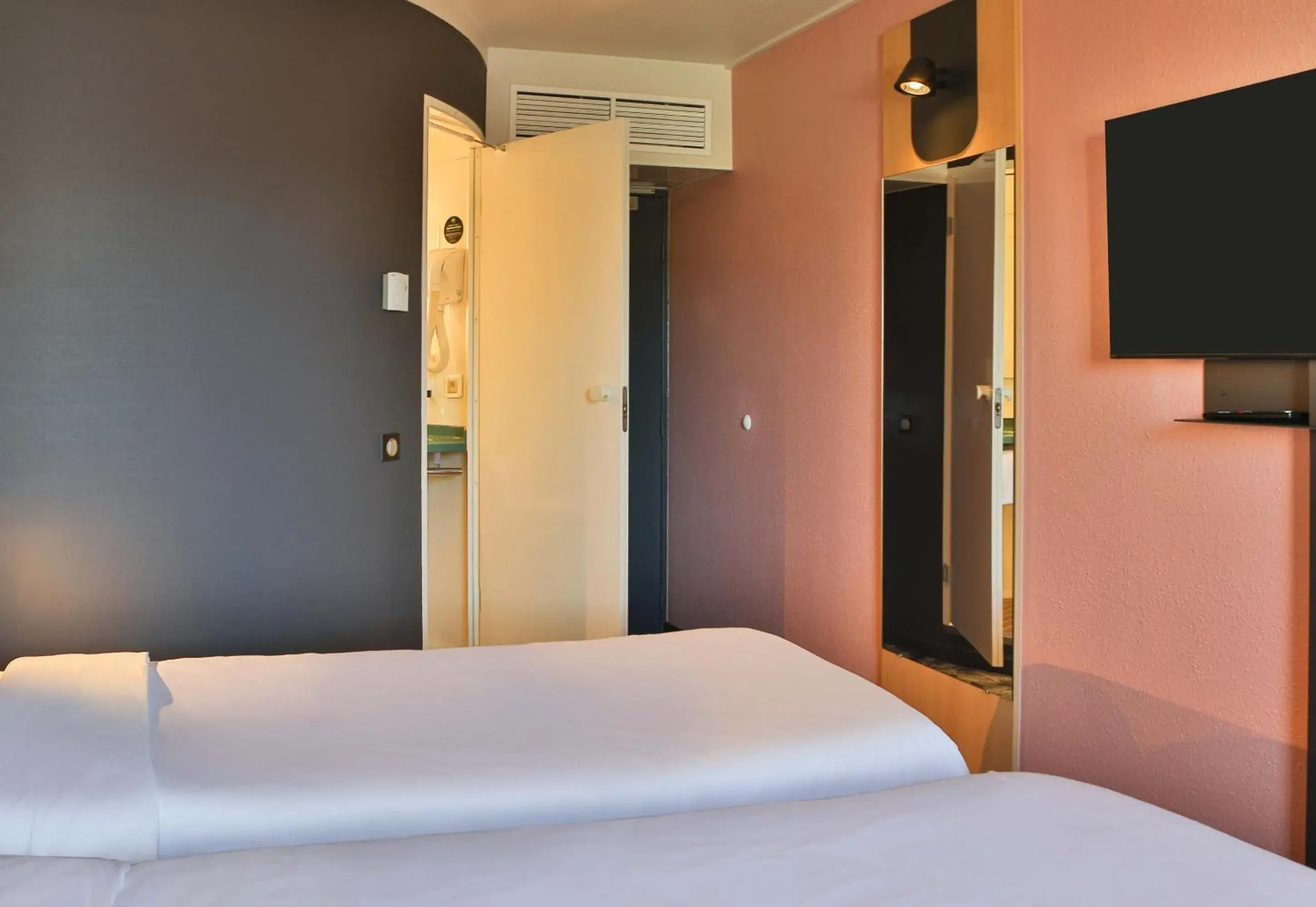 Twin Room in B&B HOTEL Les Sables-d'Olonne Centre Gare Twin Room in B&B HOTEL Les Sables-d'Olonne Centre Gare