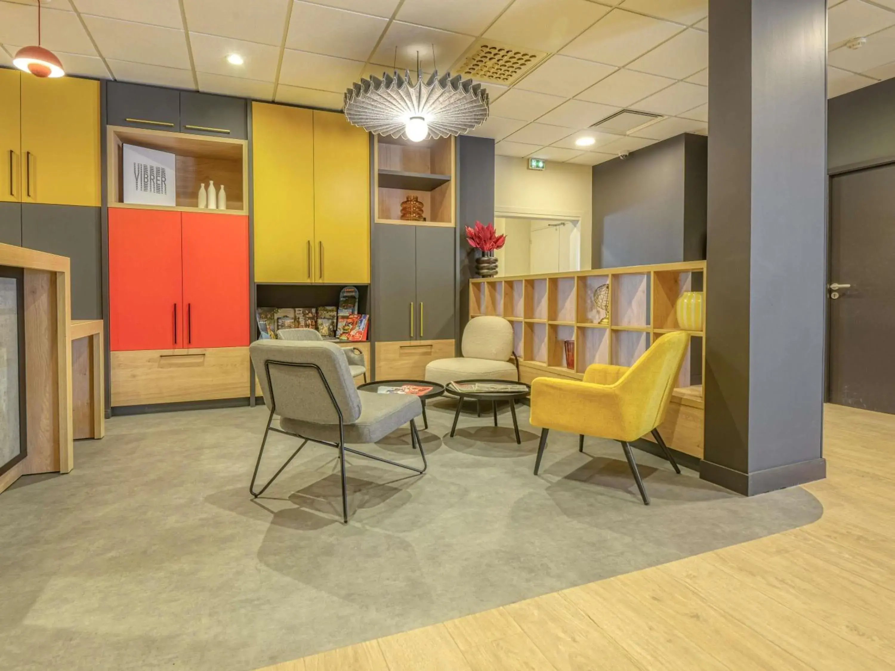 Lounge or bar in ibis Cholet Lounge or bar in ibis Cholet