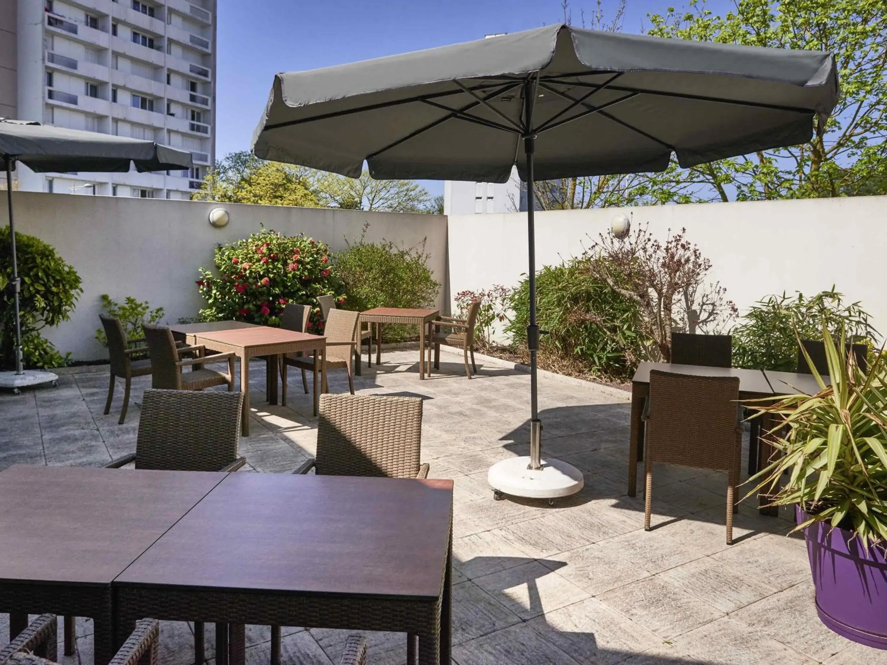 Lounge or bar in ibis Cholet Lounge or bar in ibis Cholet