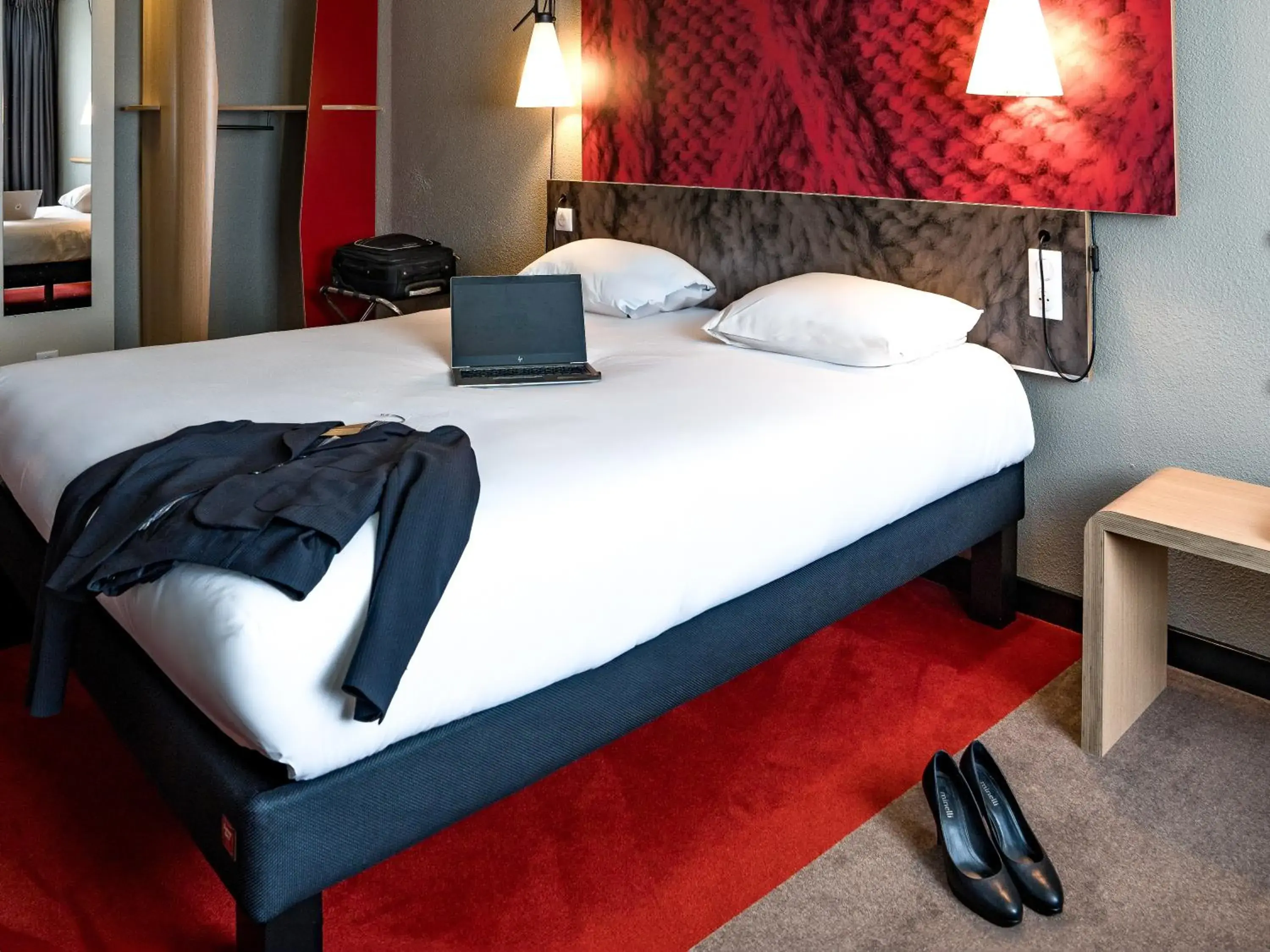 Photo of the whole room, Bed in ibis Arcachon la Teste de Buch Photo of the whole room, Bed in ibis Arcachon la Teste de Buch