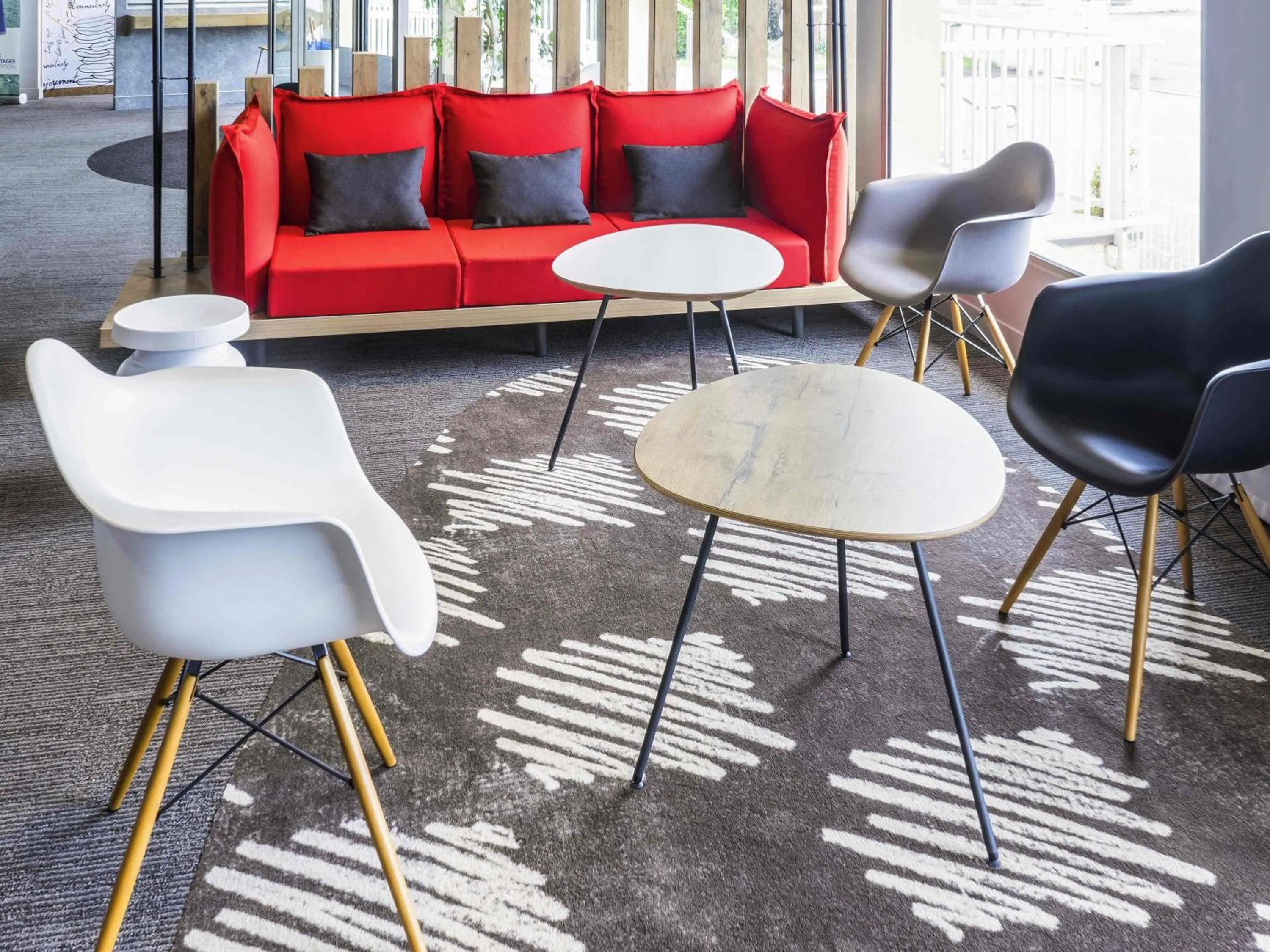 Lounge or bar in ibis Tarbes Odos