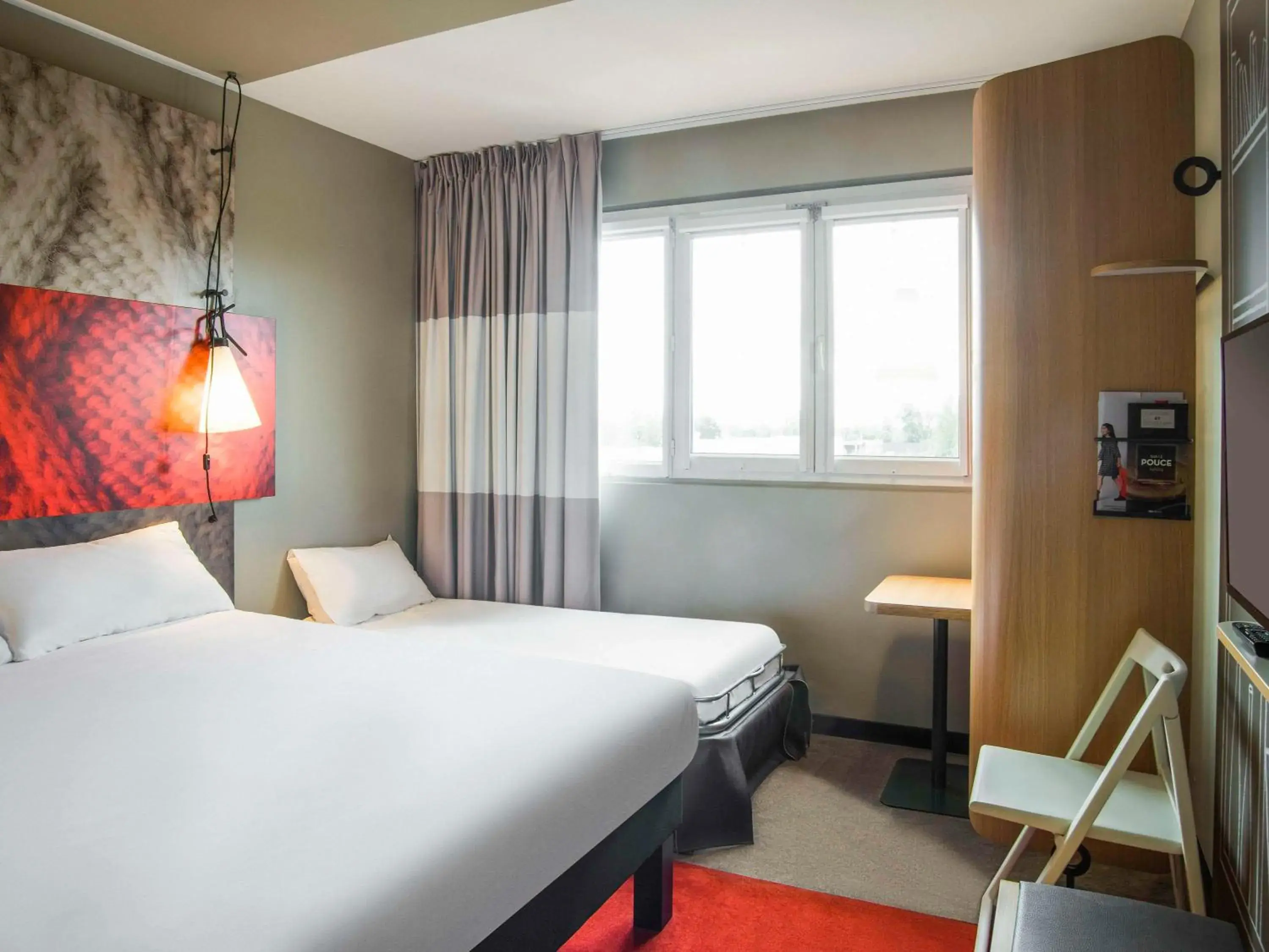 Bedroom, Bed in ibis Tarbes Odos Bedroom, Bed in ibis Tarbes Odos