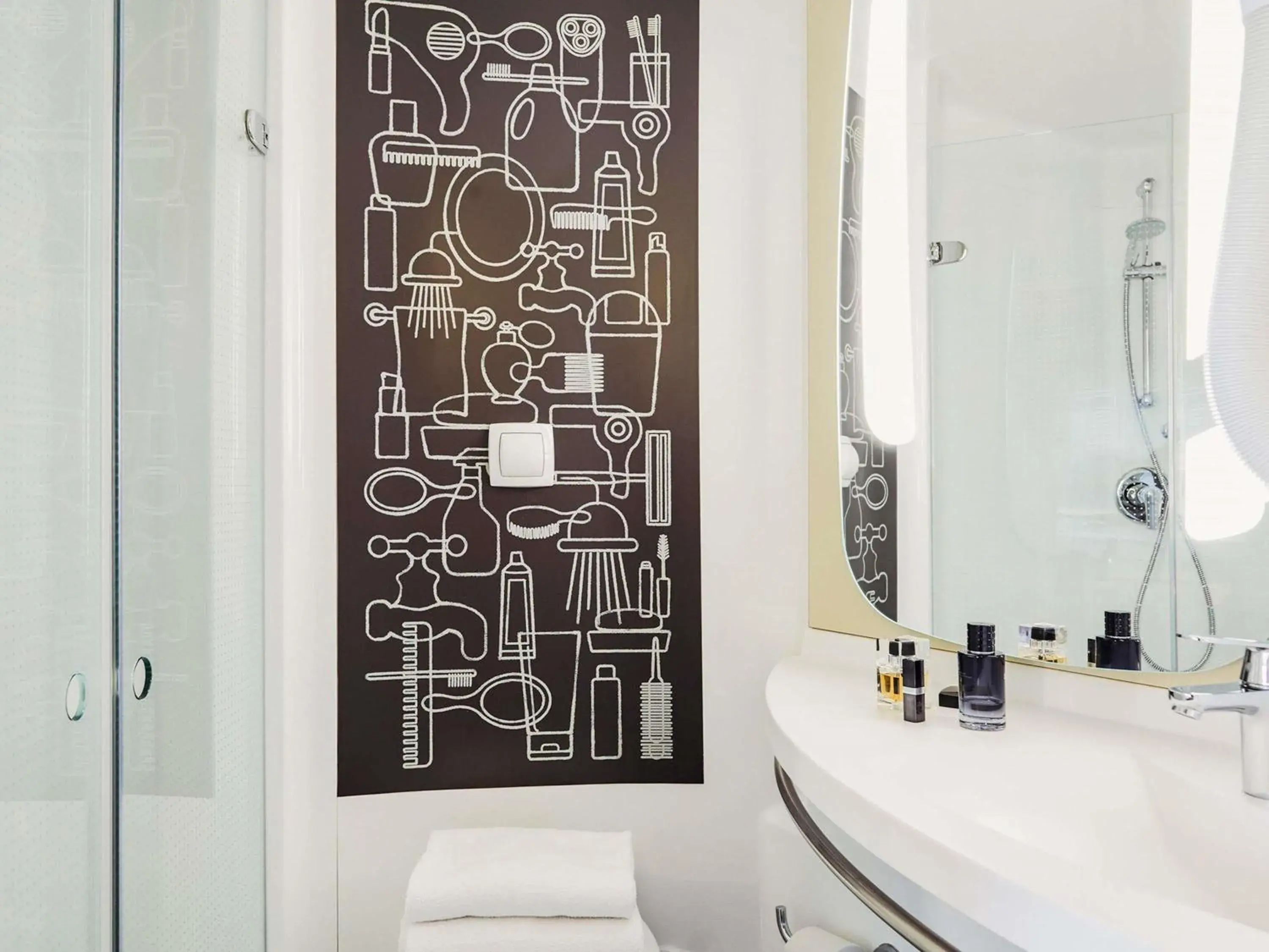 Bedroom in ibis Bordeaux Centre Bastide Bedroom in ibis Bordeaux Centre Bastide