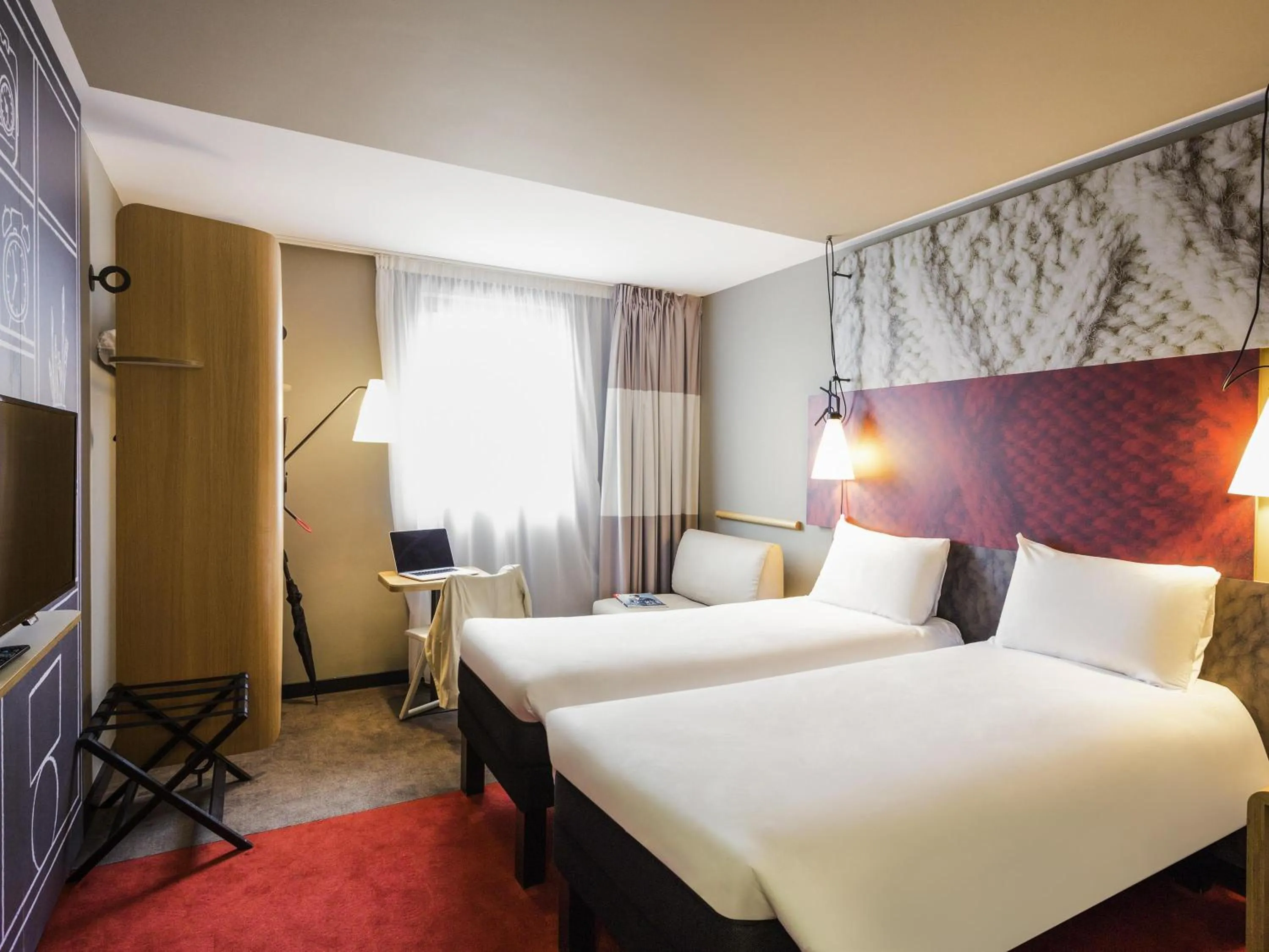 Bedroom, Bed in ibis Bordeaux Centre Bastide