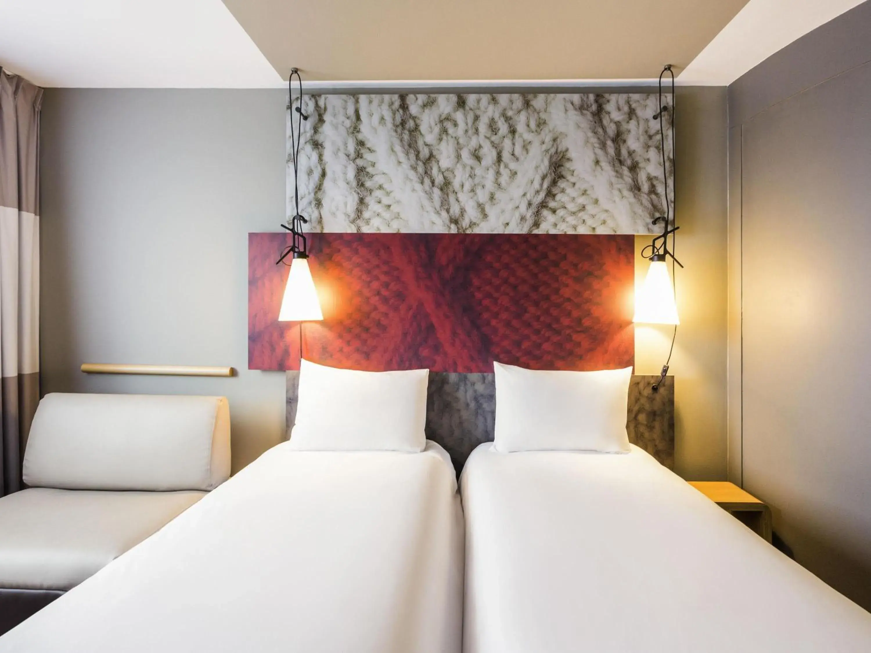 Bedroom, Bed in ibis Bordeaux Centre Bastide Bedroom, Bed in ibis Bordeaux Centre Bastide