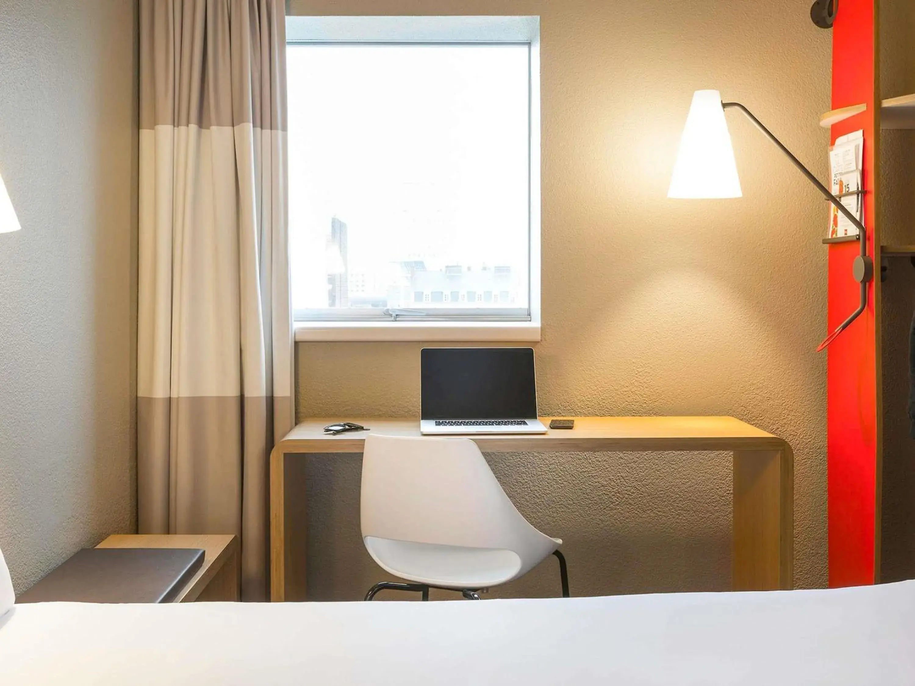 Bedroom, Bed in ibis Bordeaux Centre Bastide Bedroom, Bed in ibis Bordeaux Centre Bastide