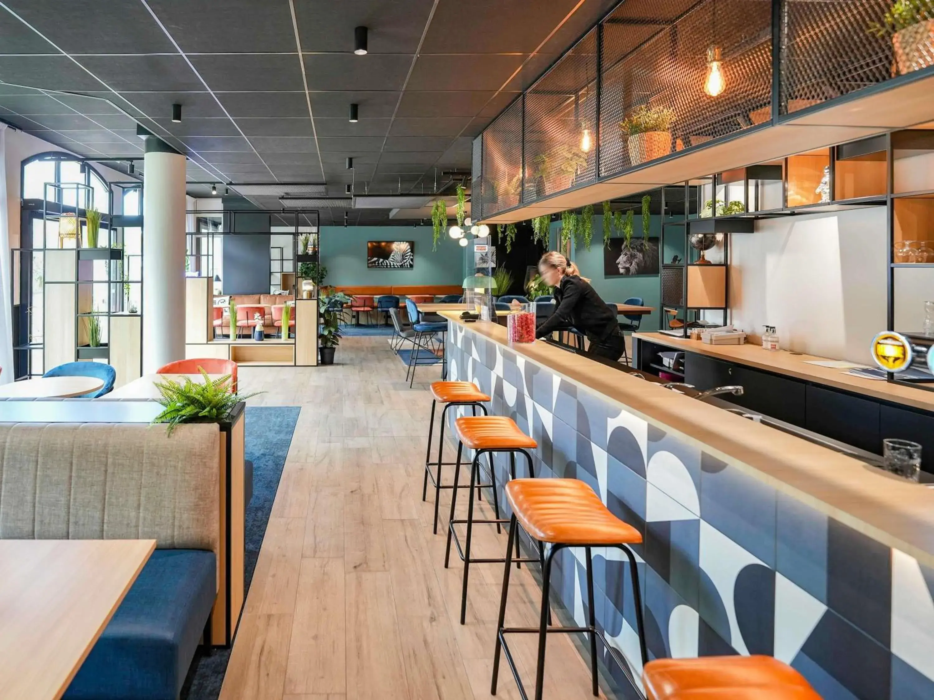 Lounge or bar in Ibis Vitré Centre Lounge or bar in Ibis Vitré Centre