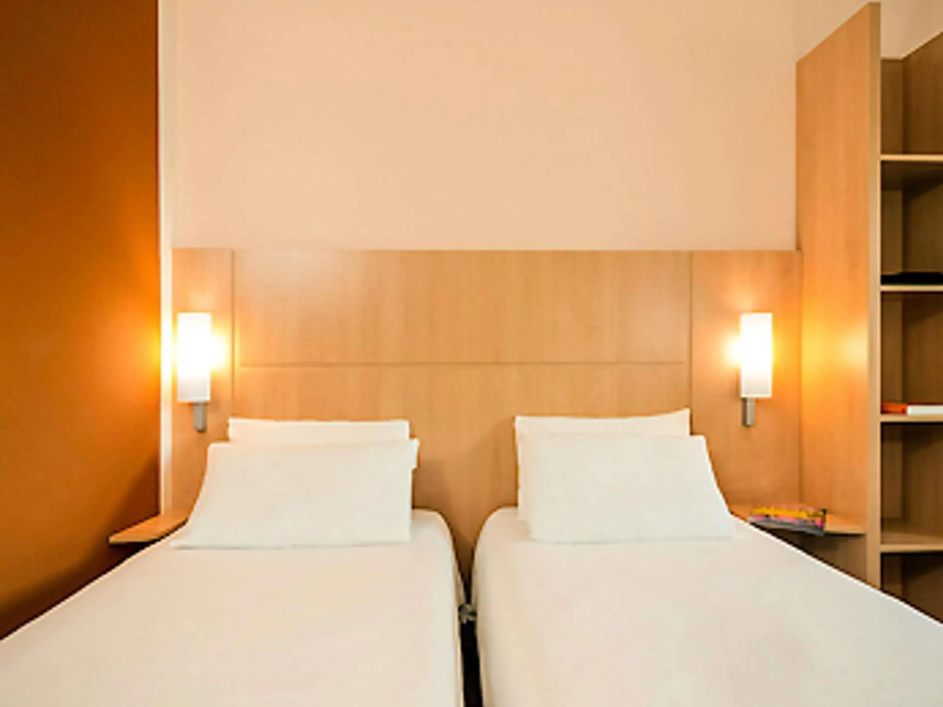 Bedroom, Bed in Ibis Vitré Centre Bedroom, Bed in Ibis Vitré Centre