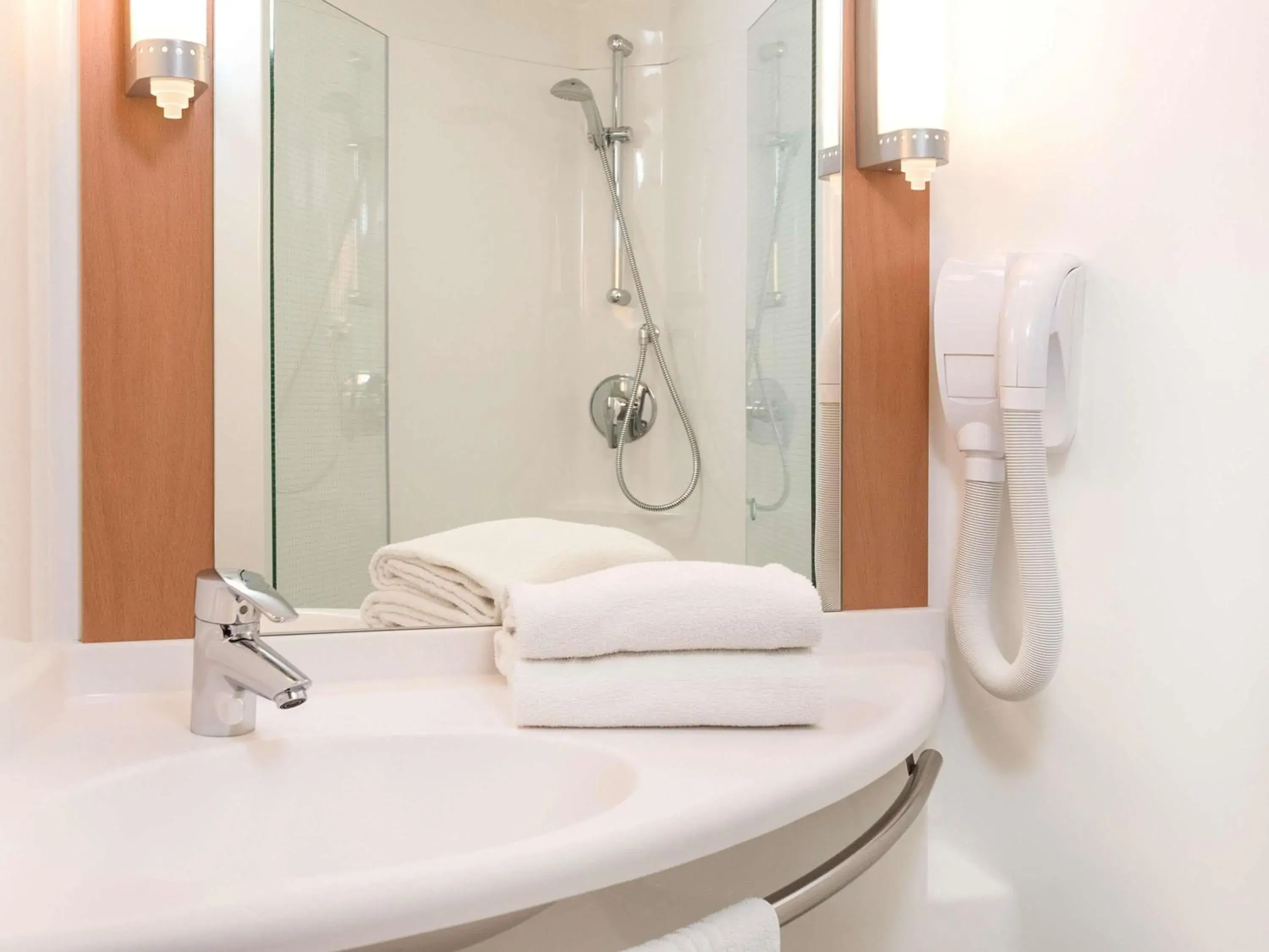 Bedroom in Ibis Vitré Centre Bedroom in Ibis Vitré Centre