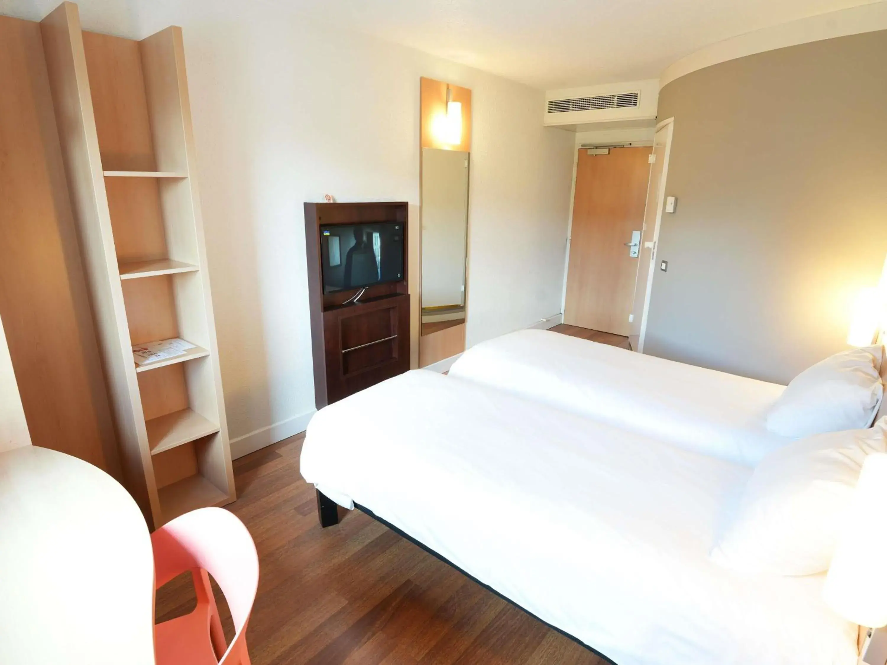 Bedroom, Bed in Ibis Vitré Centre Bedroom, Bed in Ibis Vitré Centre