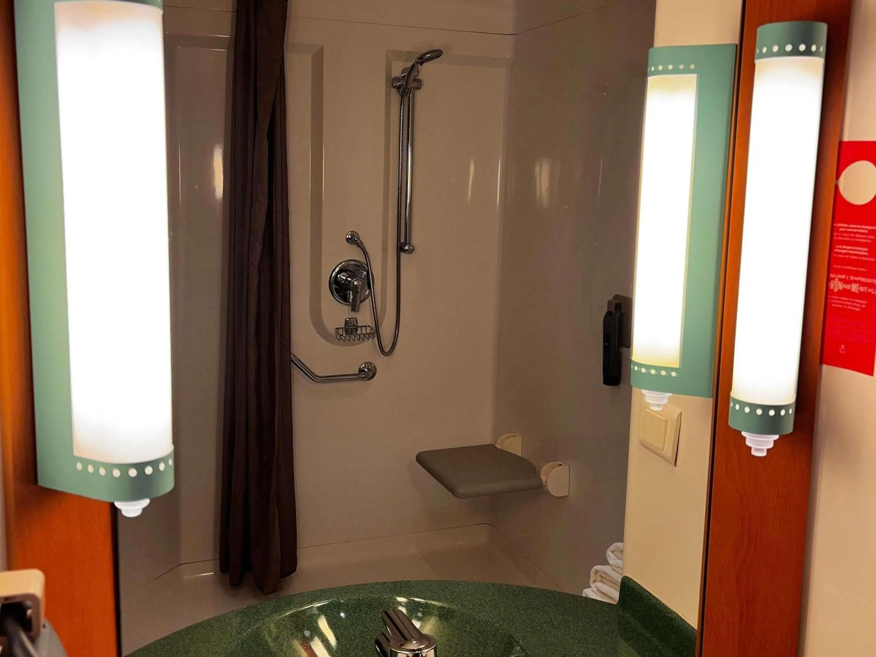 Bedroom in Ibis Vitré Centre