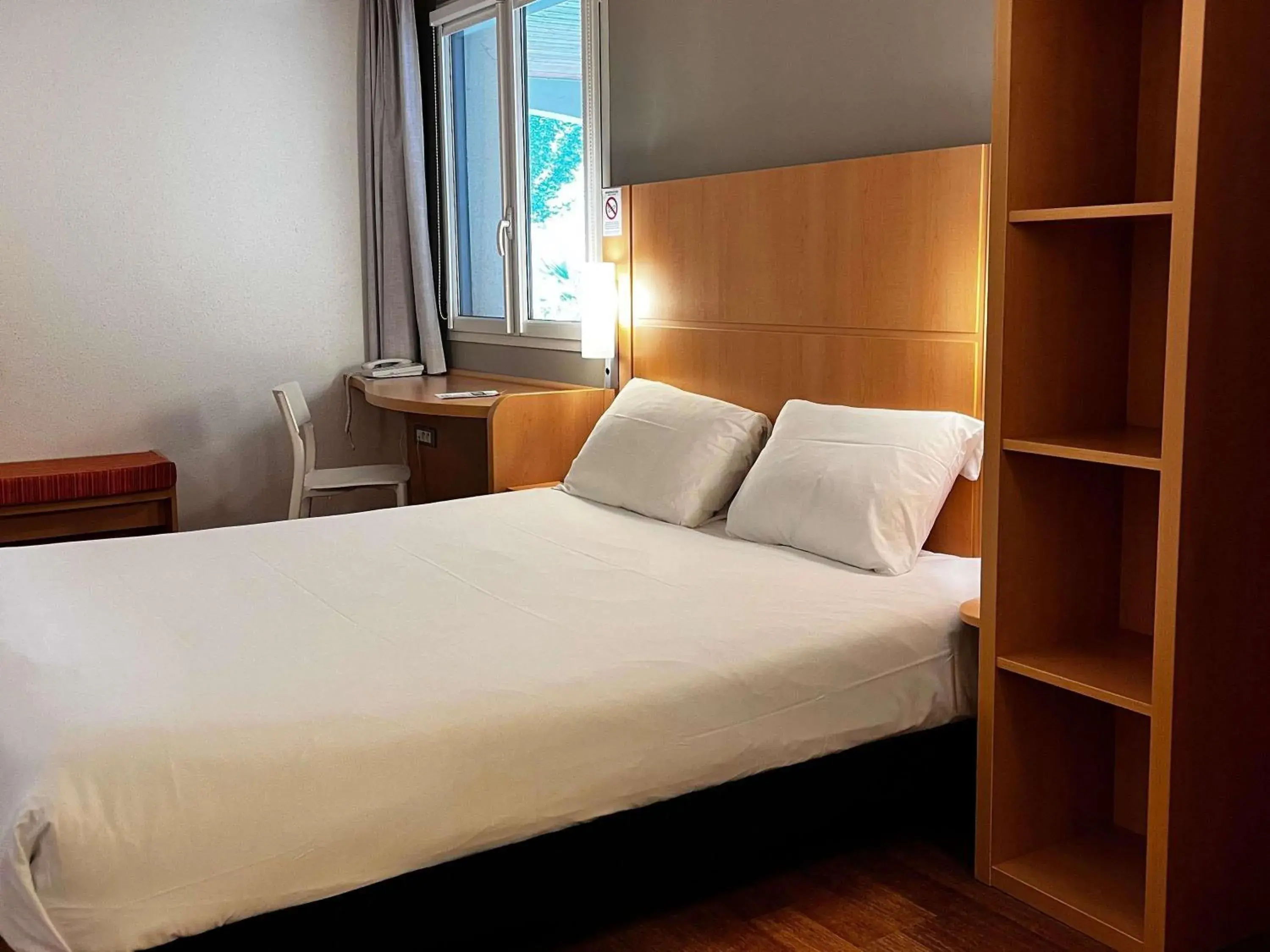 Bedroom, Bed in Ibis Vitré Centre Bedroom, Bed in Ibis Vitré Centre