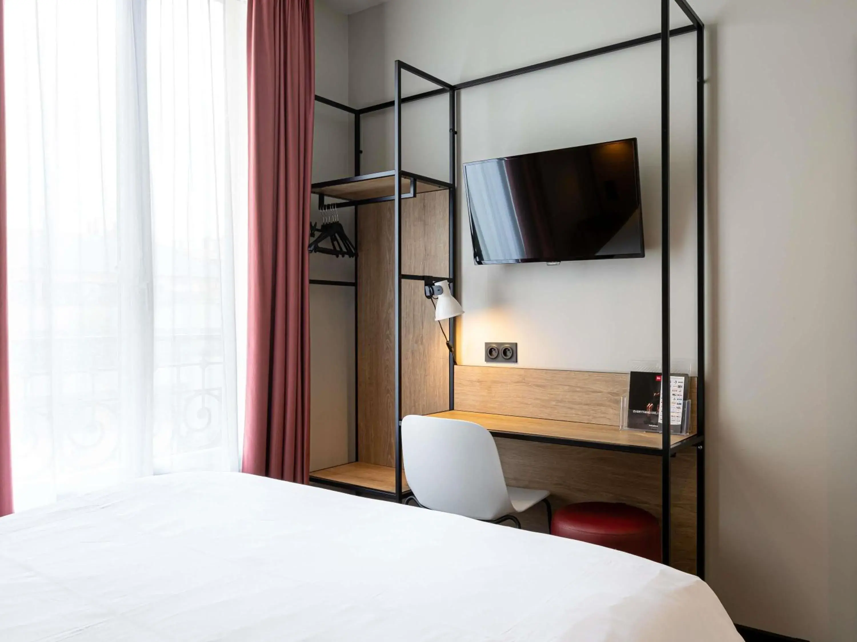 Bedroom, Bed in ibis Paris Boulogne Billancourt Bedroom, Bed in ibis Paris Boulogne Billancourt