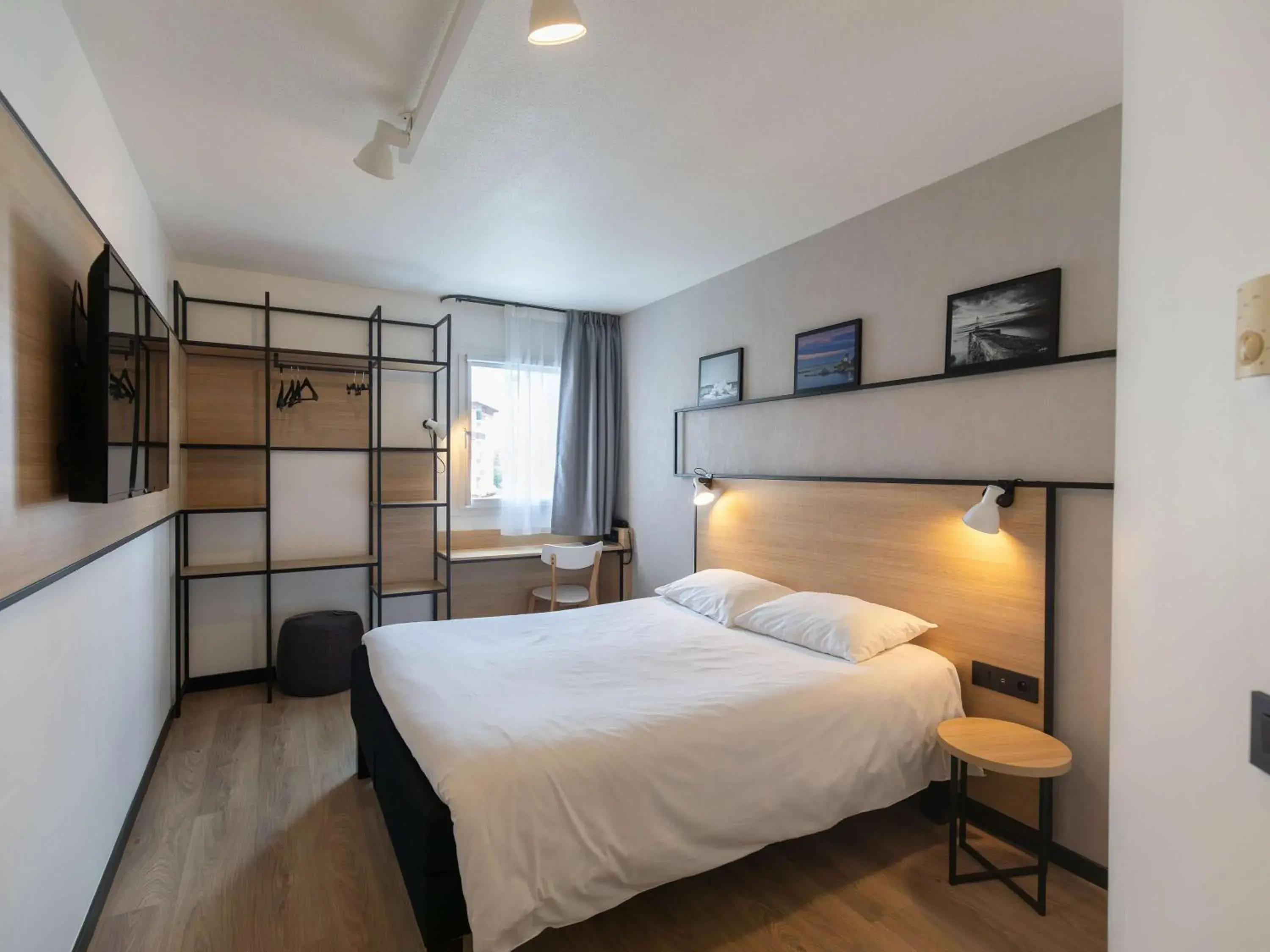 Bedroom, Bed in ibis Ciboure Saint-Jean-de-Luz Bedroom, Bed in ibis Ciboure Saint-Jean-de-Luz